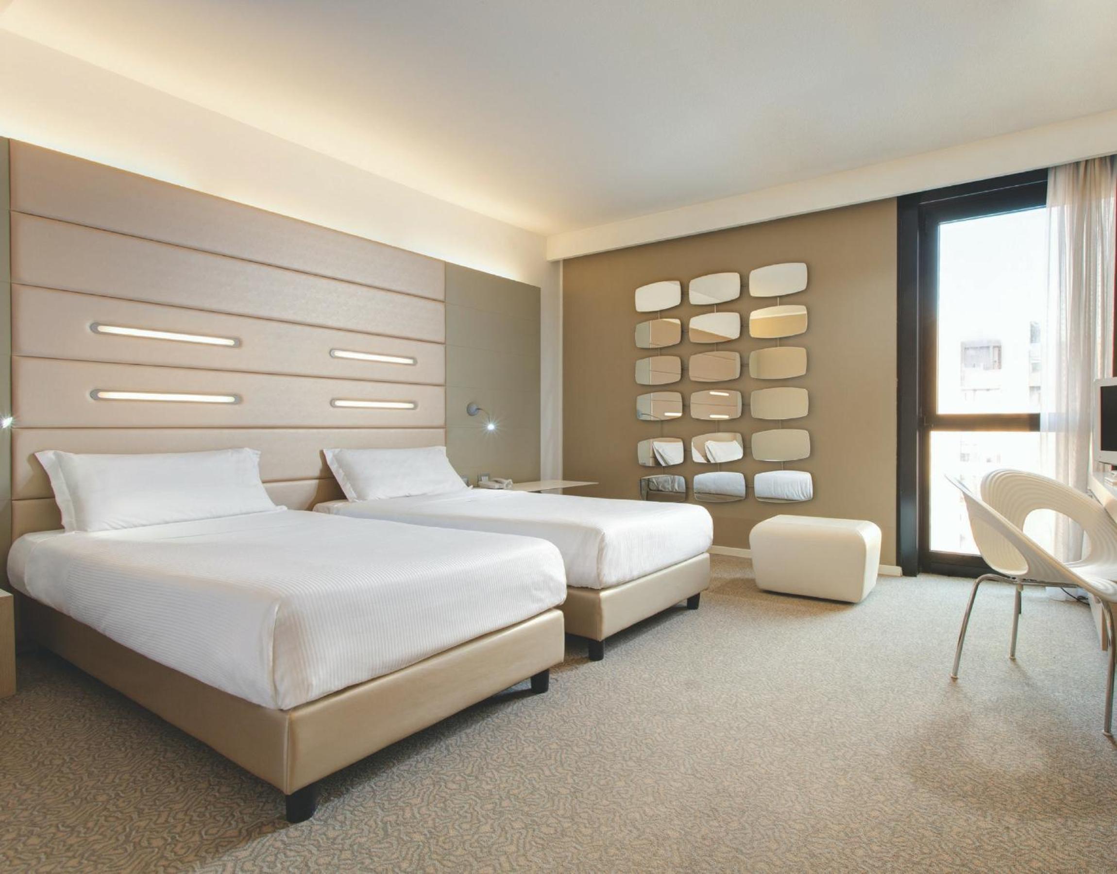 Standard Twin Room - Photo 5