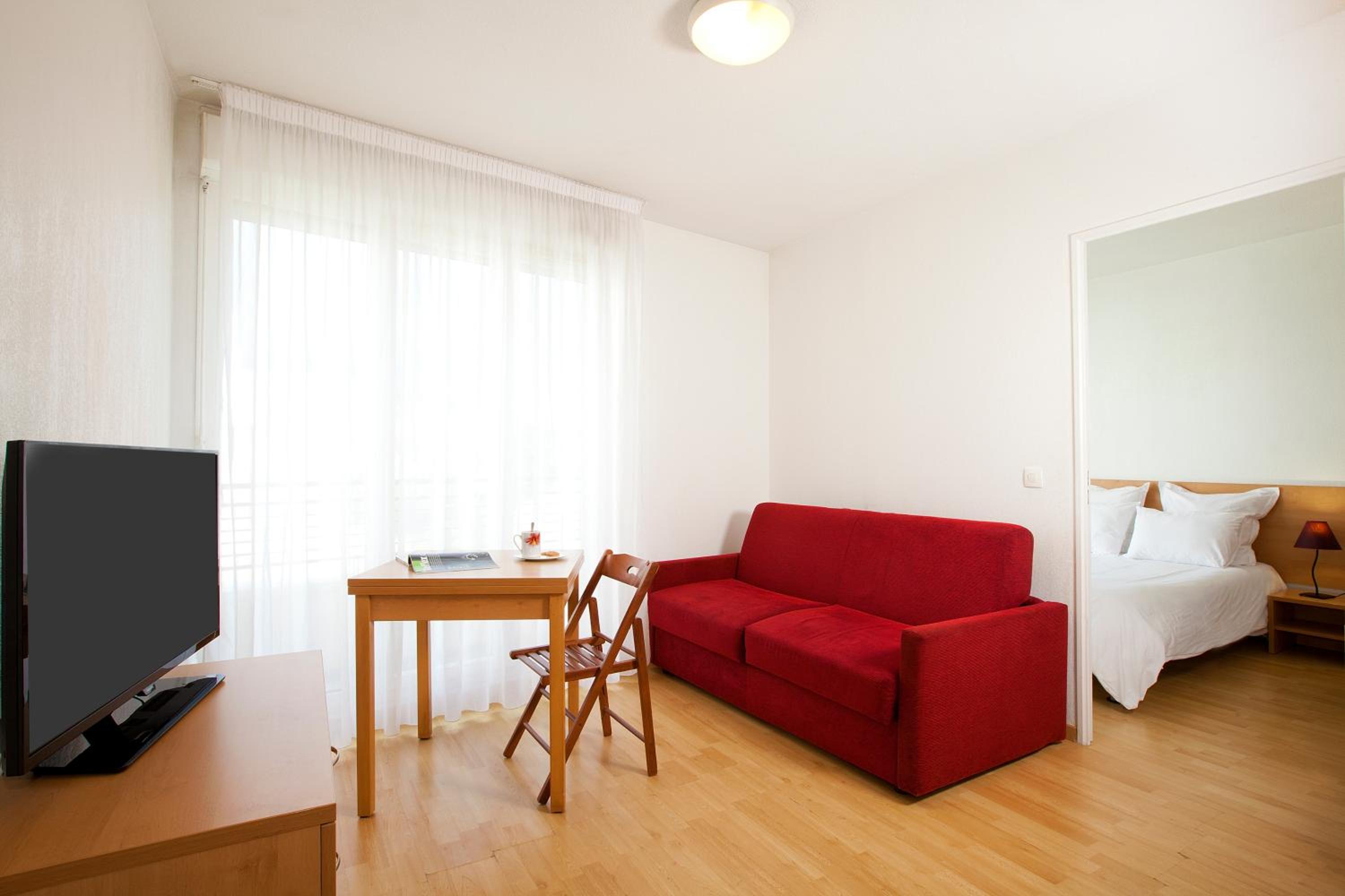 One-Bedroom Apartment photo 2