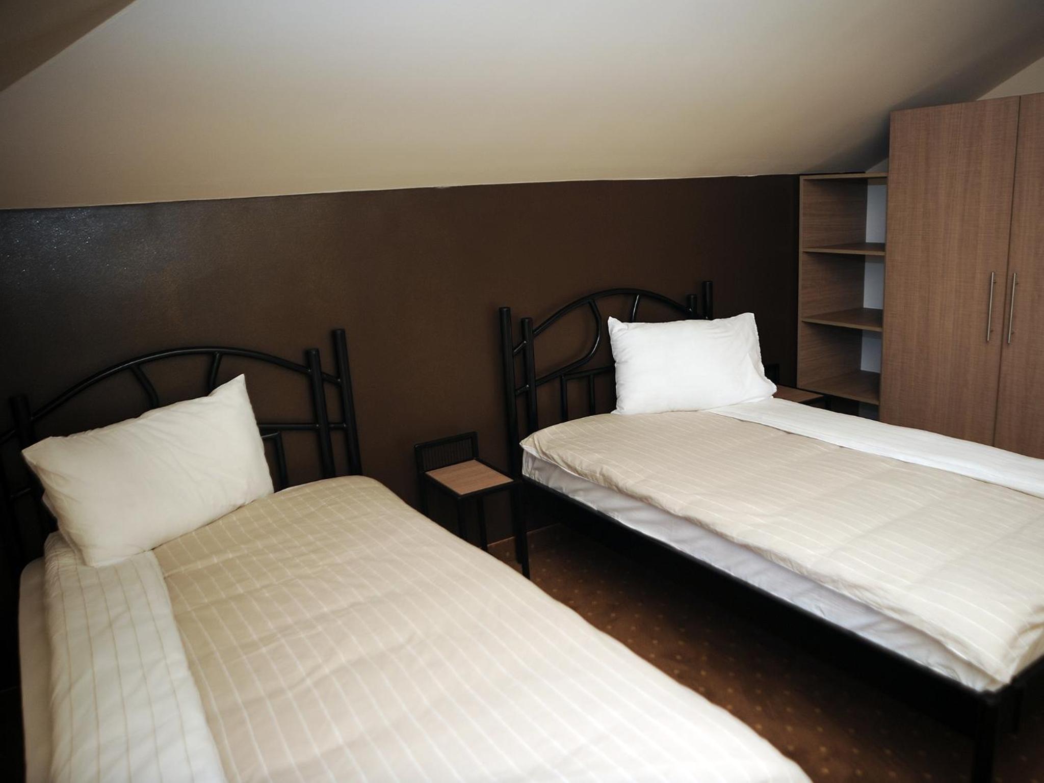 Twin Room with Private Bathroom photo 3