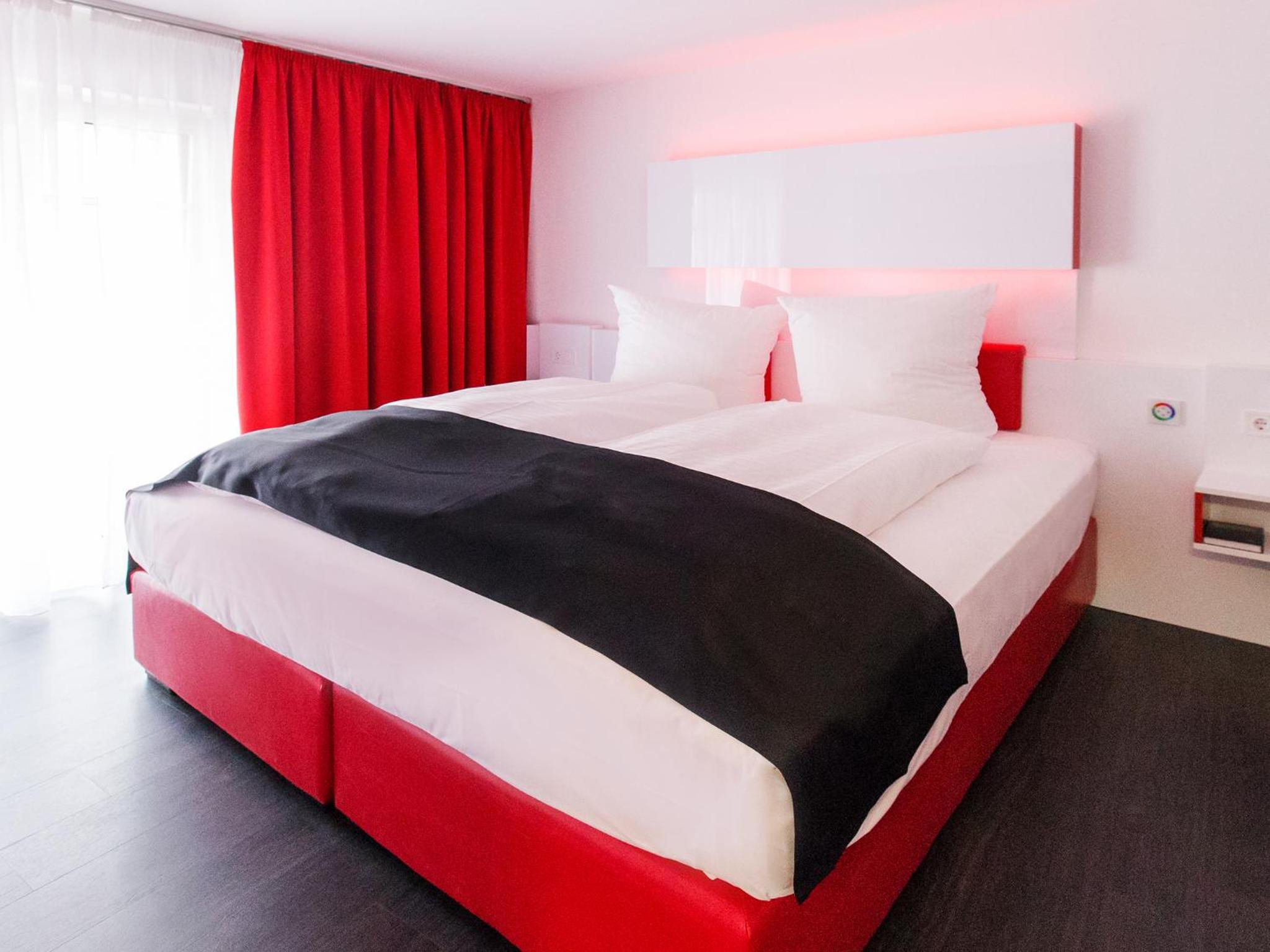 Suite - Photo 1