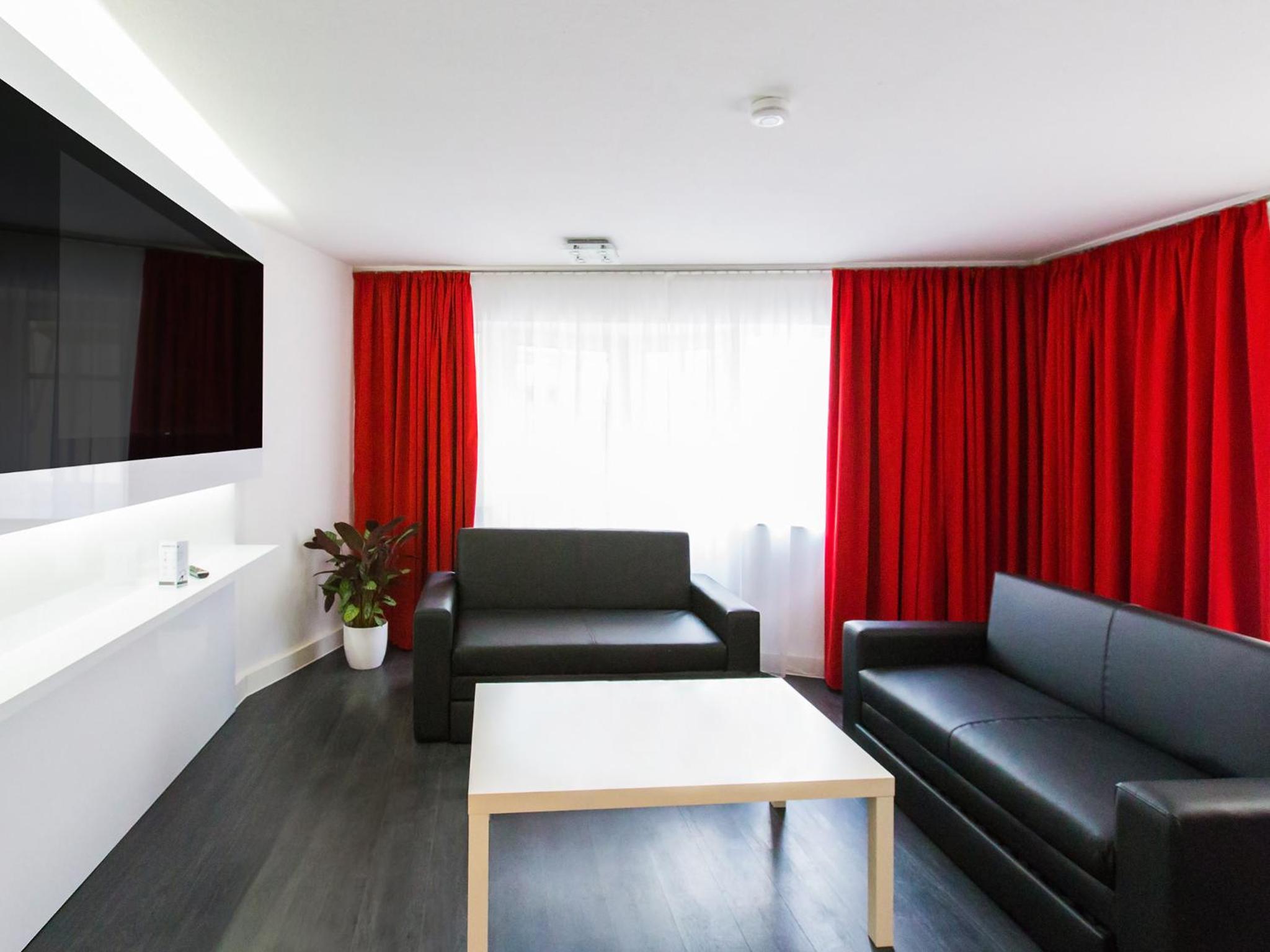 Suite - Photo 3