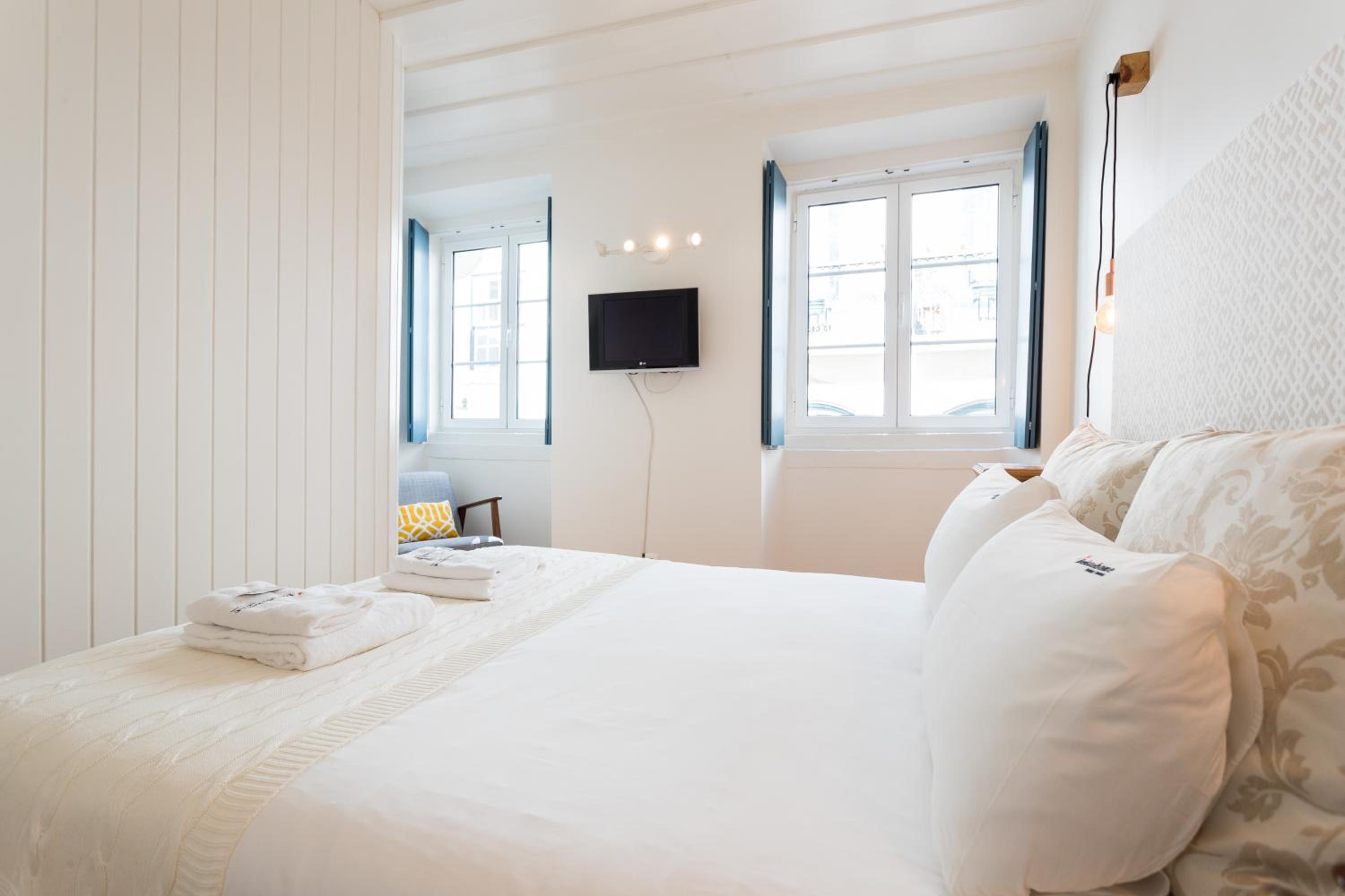 One-Bedroom Apartment - Photo 12