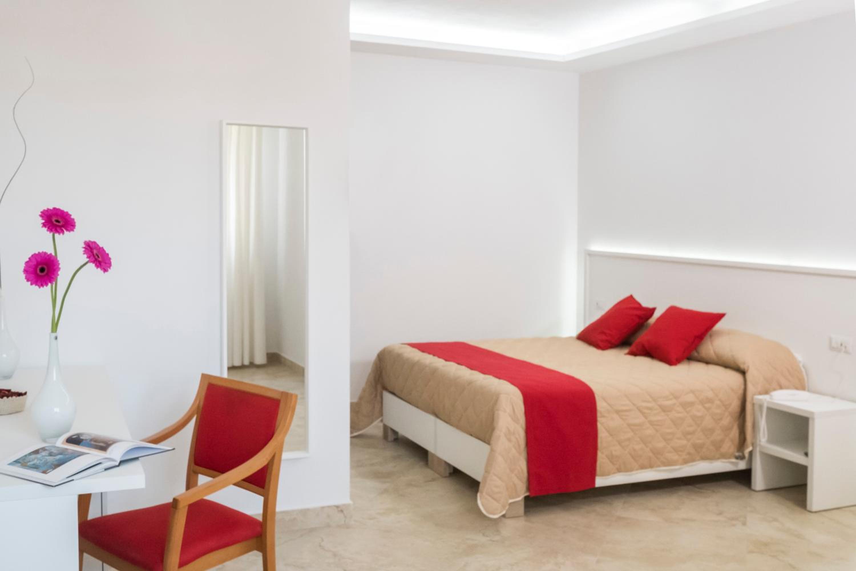 Deluxe Double or Twin Room - Photo 4