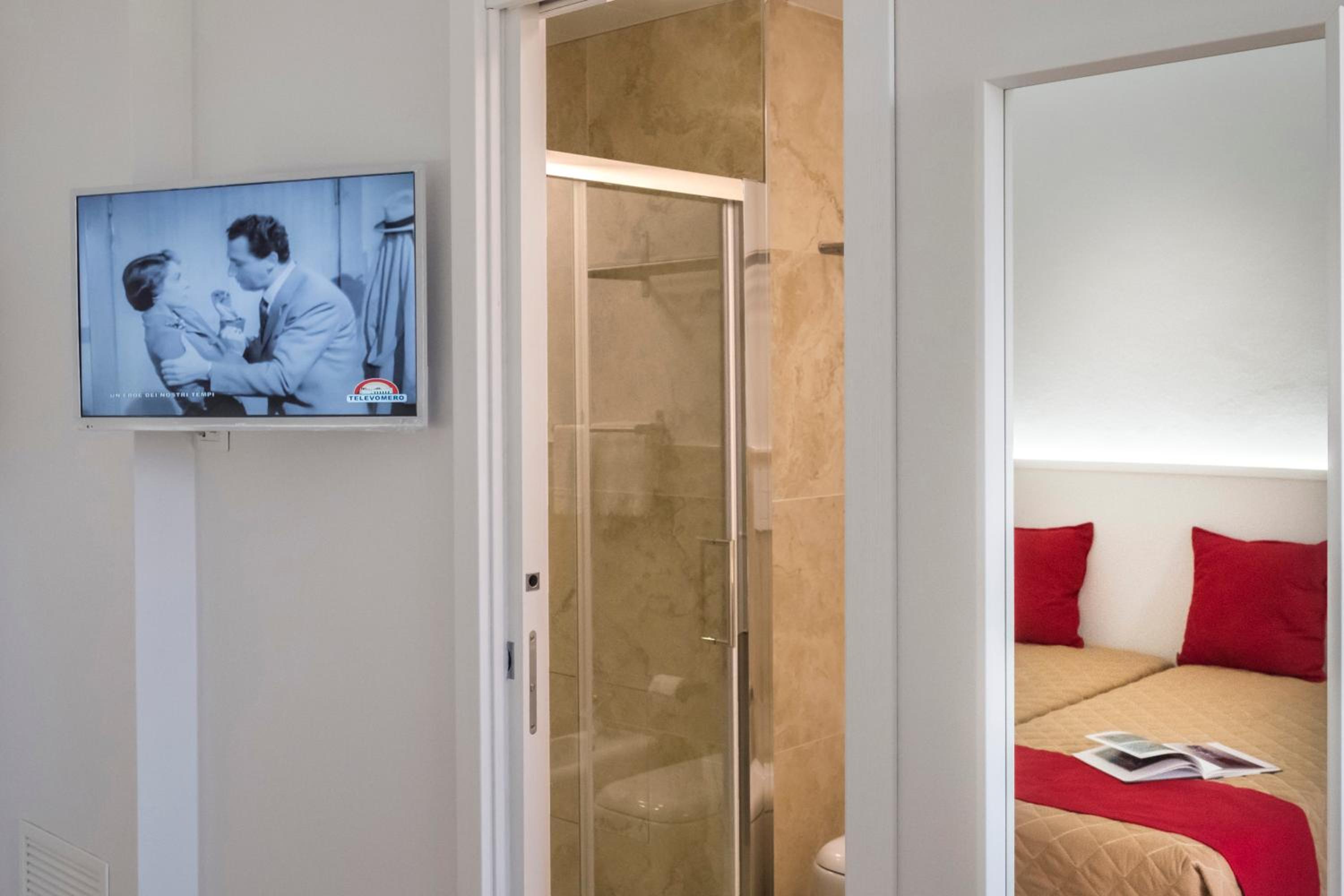 Standard Double or Twin Room photo 1