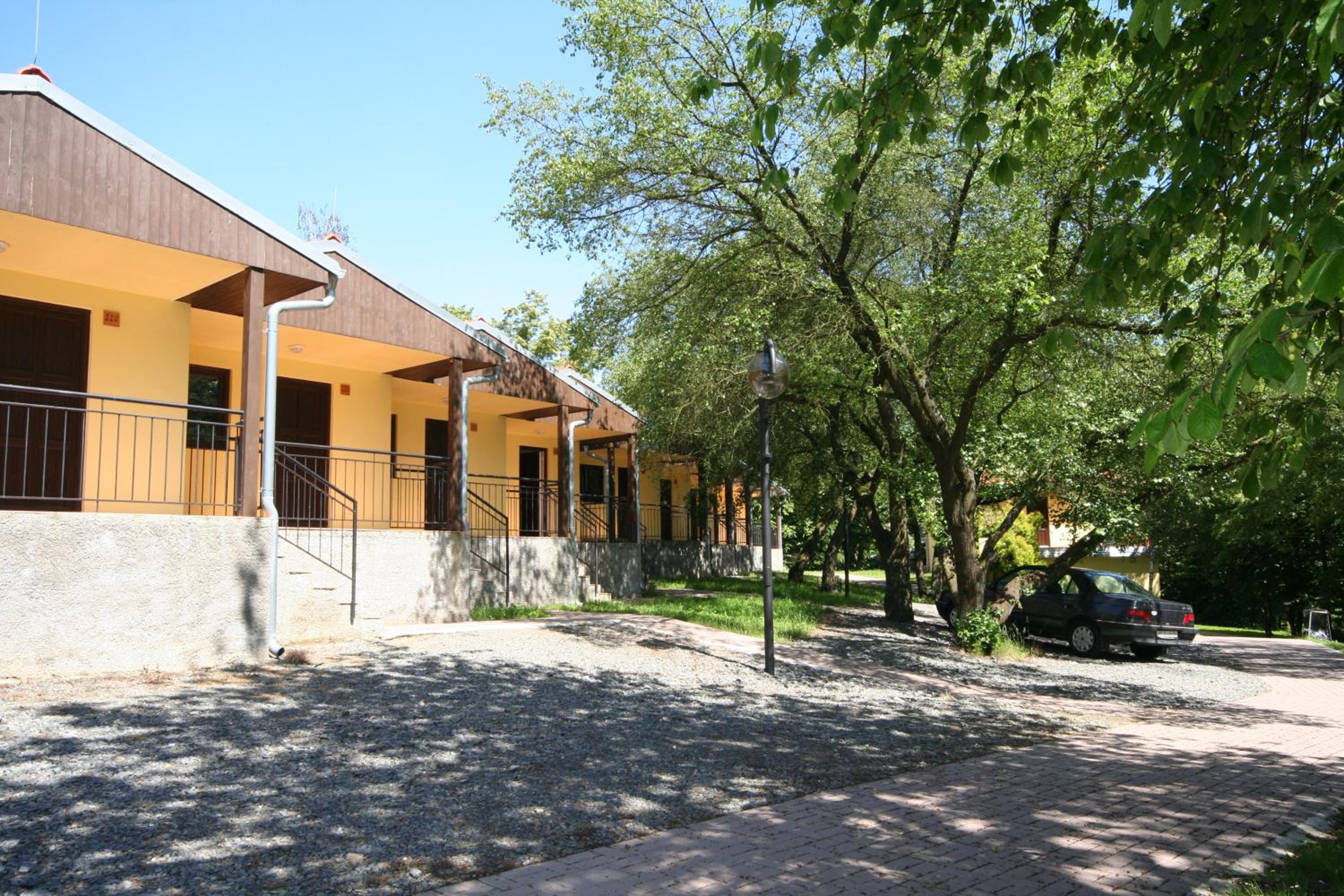 Bungalow with Patio - Photo 4