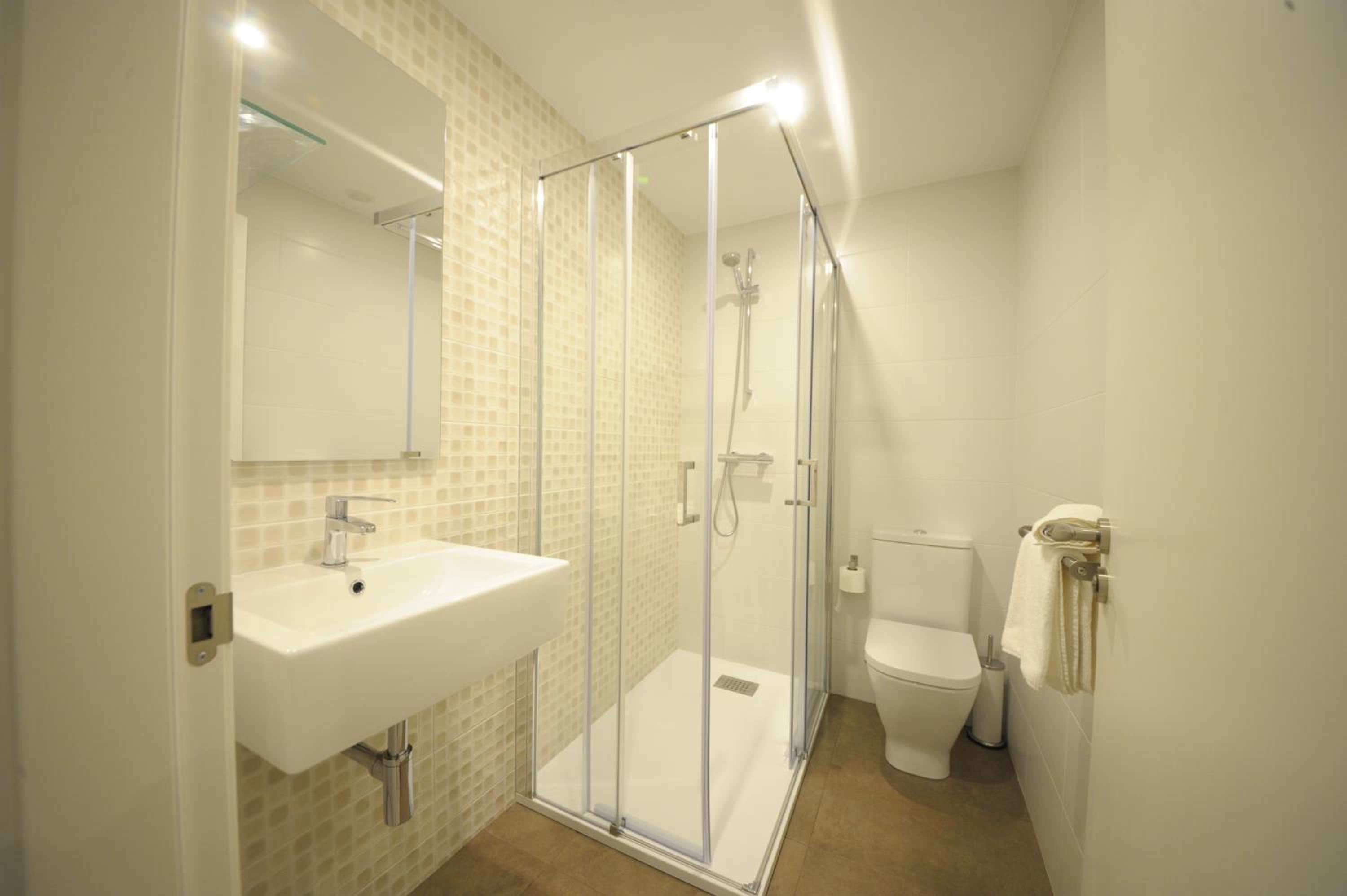 Single Room with Private Bathroom photo 3