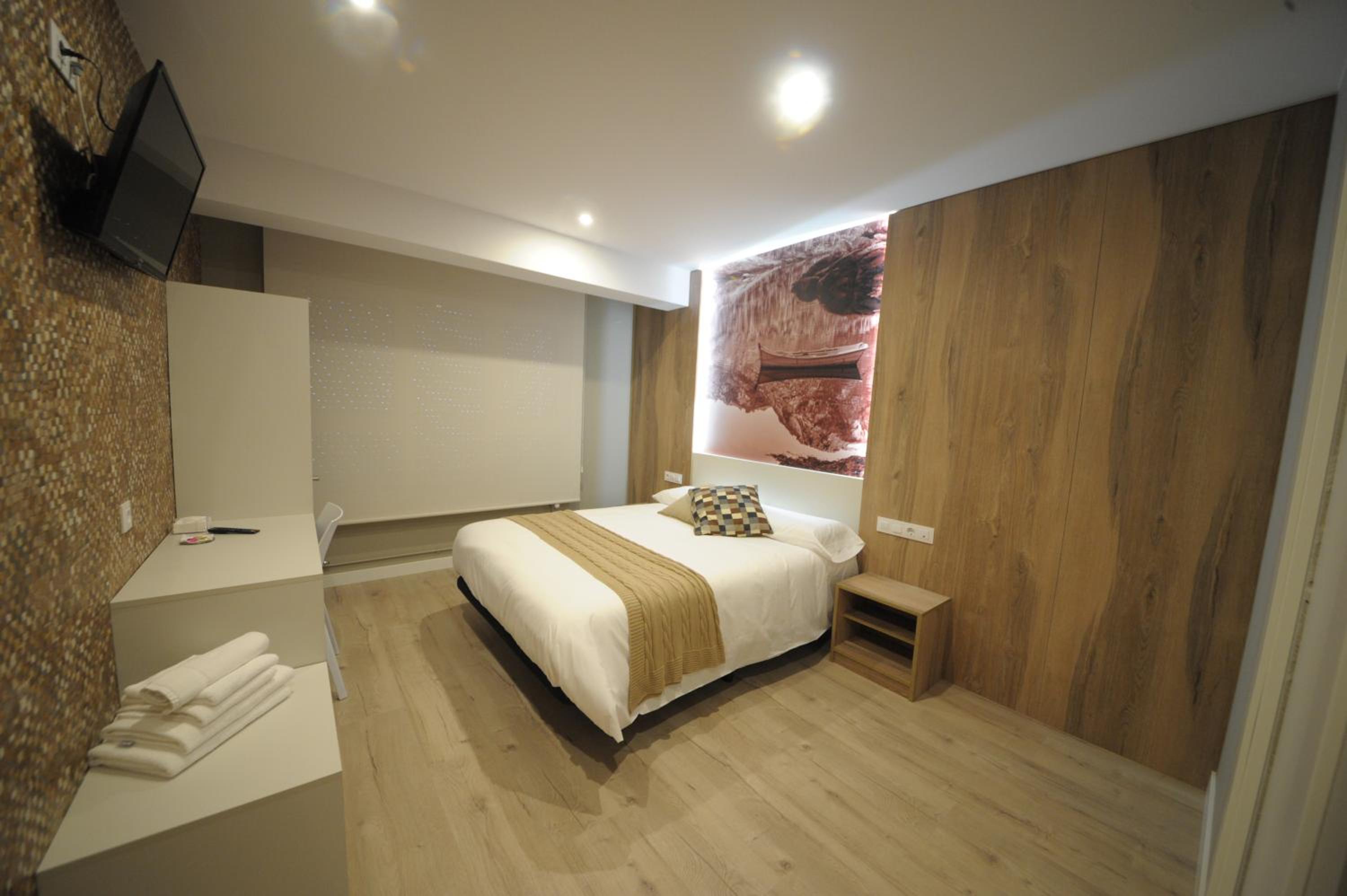 King Room with Roll-In Shower - Disability Access - Photo 2