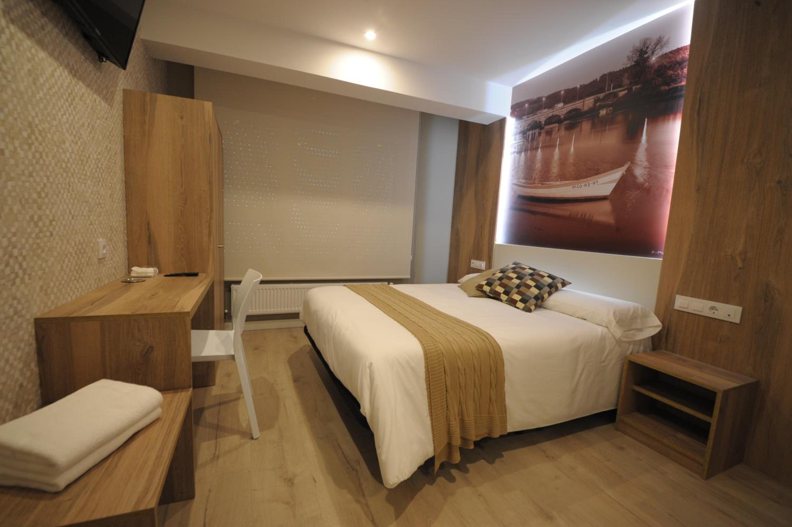 Double Room with Private Bathroom photo 2