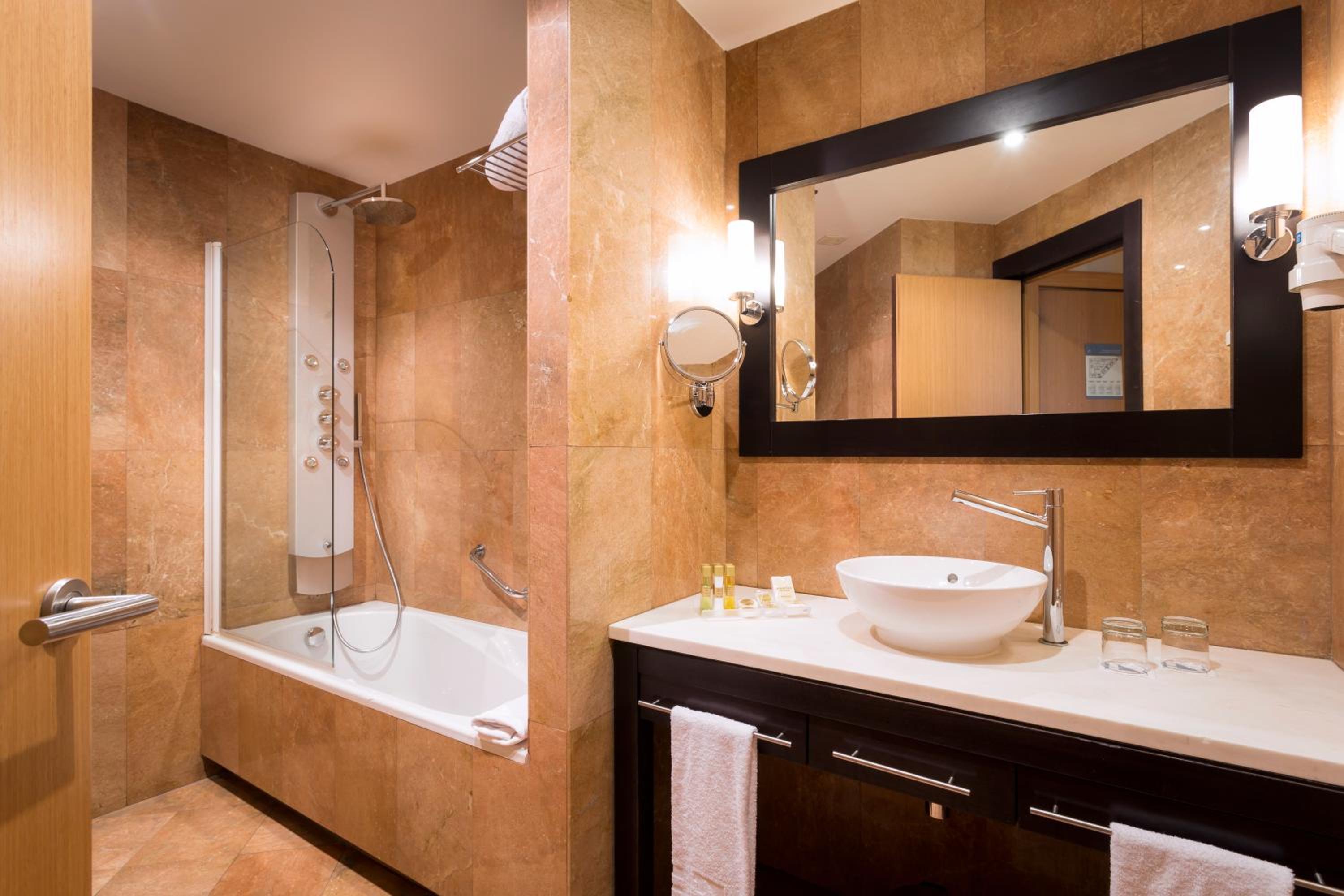 Double or Twin Room with Extra Bed photo 2