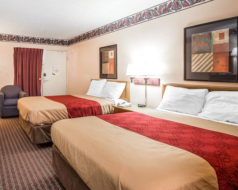 Standard Room, 2 Double Beds, Non Smoking - Photo 7