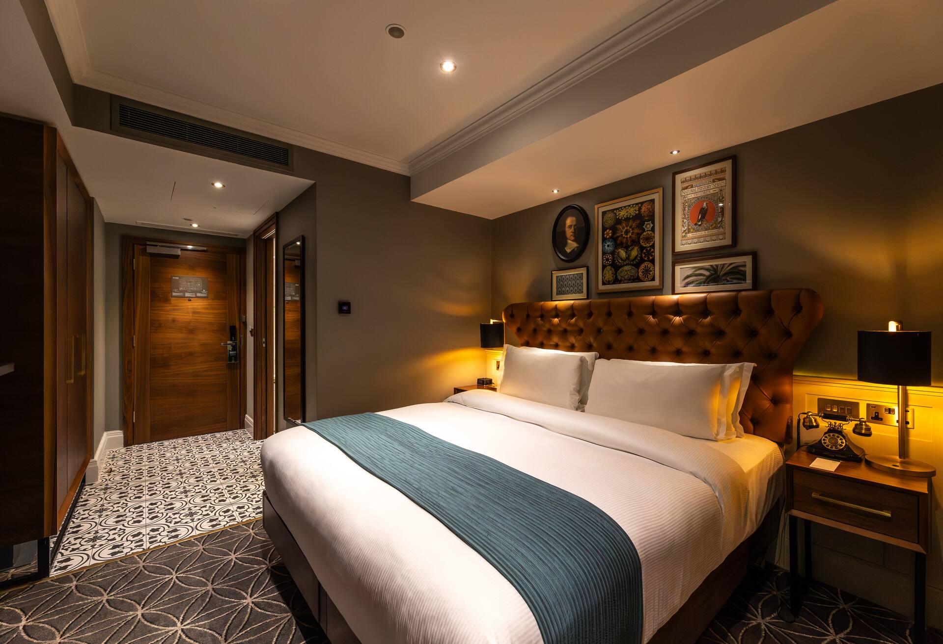 1 Queen Bed/townhouse Studio photo 3