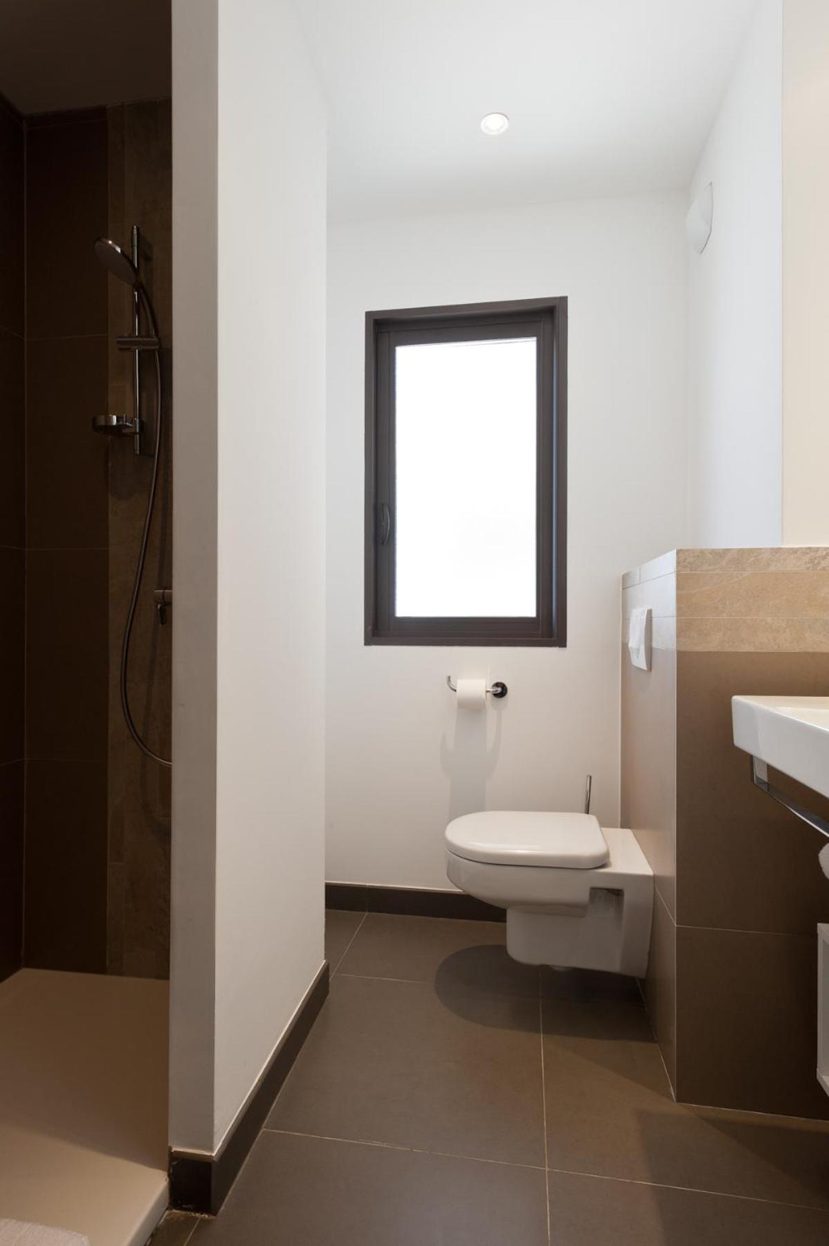 One-Bedroom Apartment (4 Adults) - Photo 7