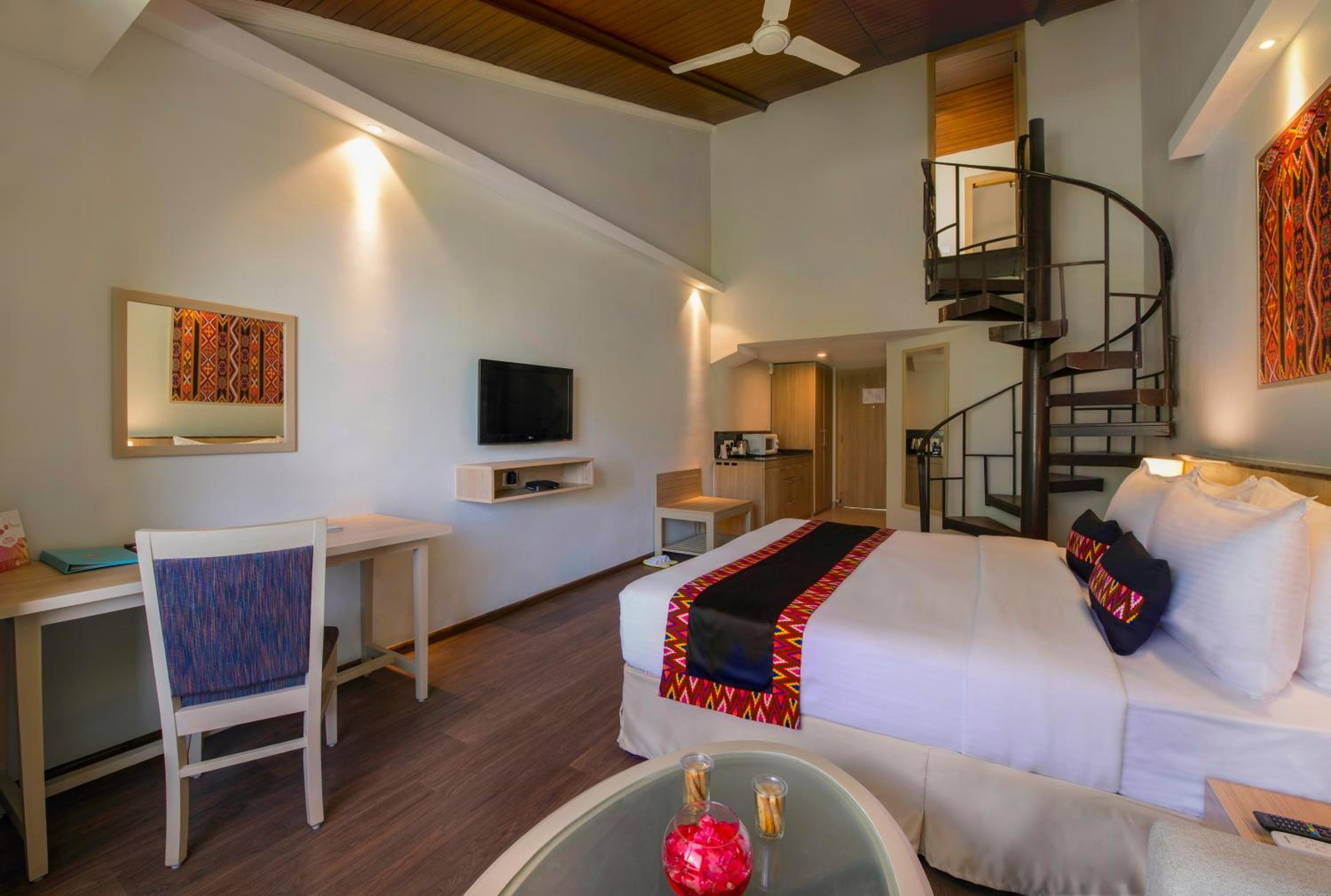 Two Bedroom Family Room with Mountain View photo 3