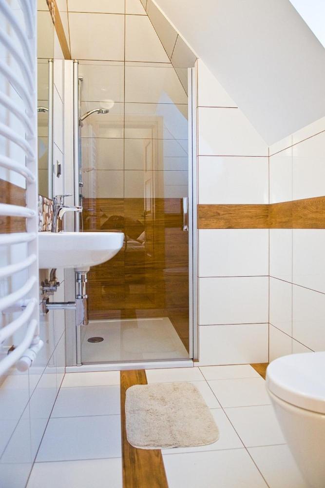 Triple Room with Private Bathroom - Photo 8