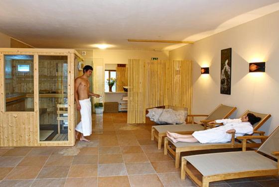 Two-Bedroom Apartment with Balcony photo 3