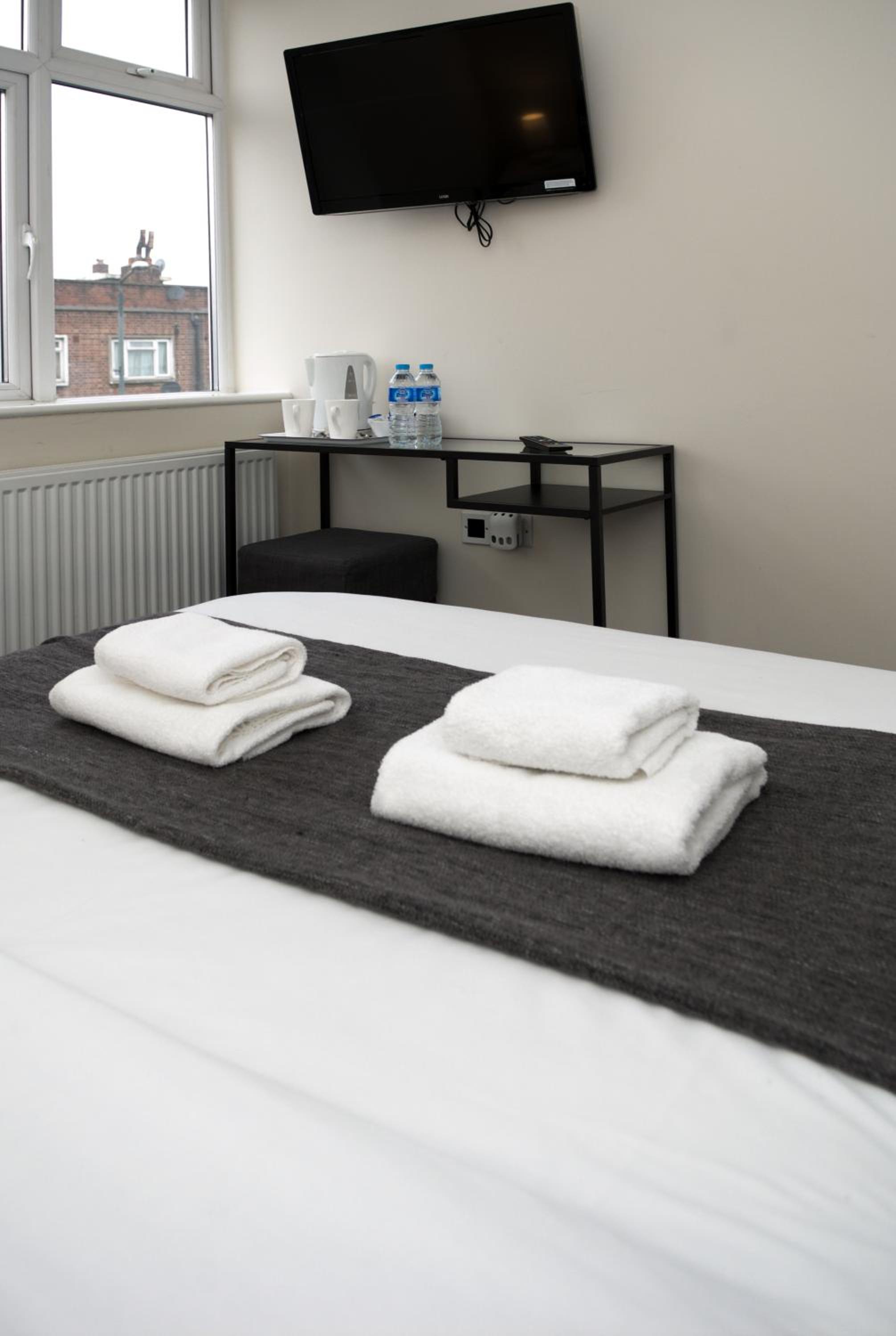 Double Room with Private Bathroom photo 3