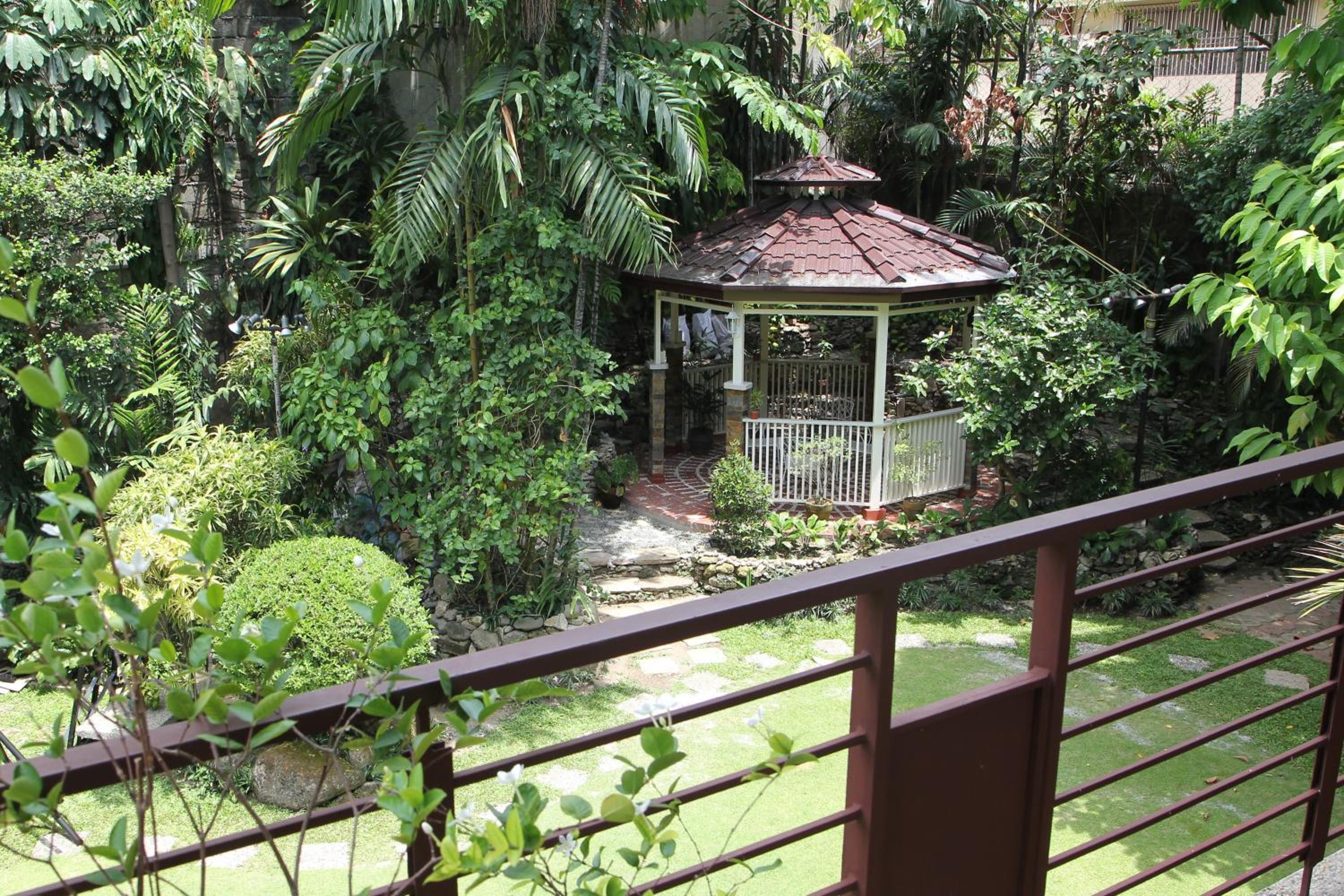 Double Room with Balcony - Photo 13