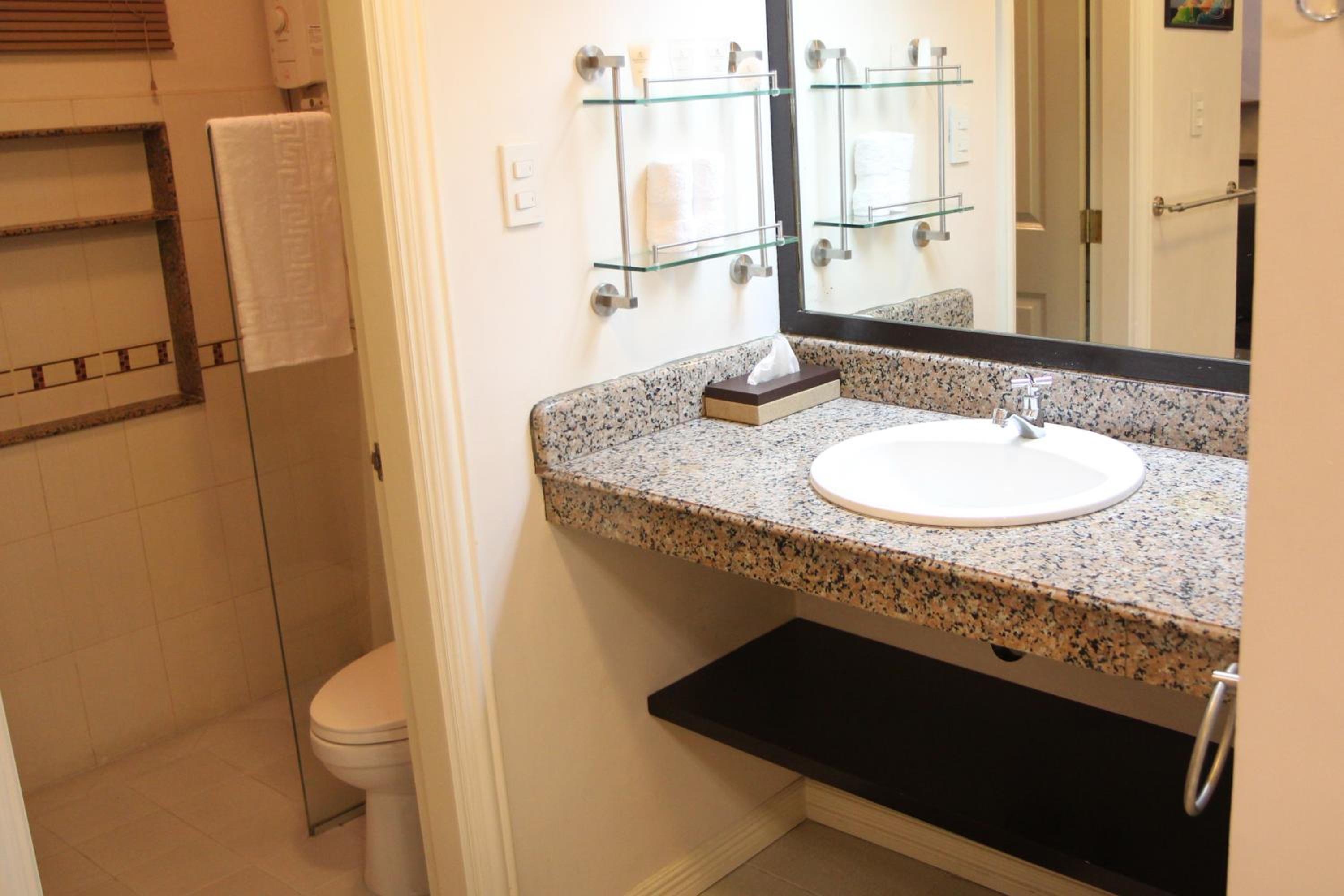 Double Room with Balcony - Photo 15