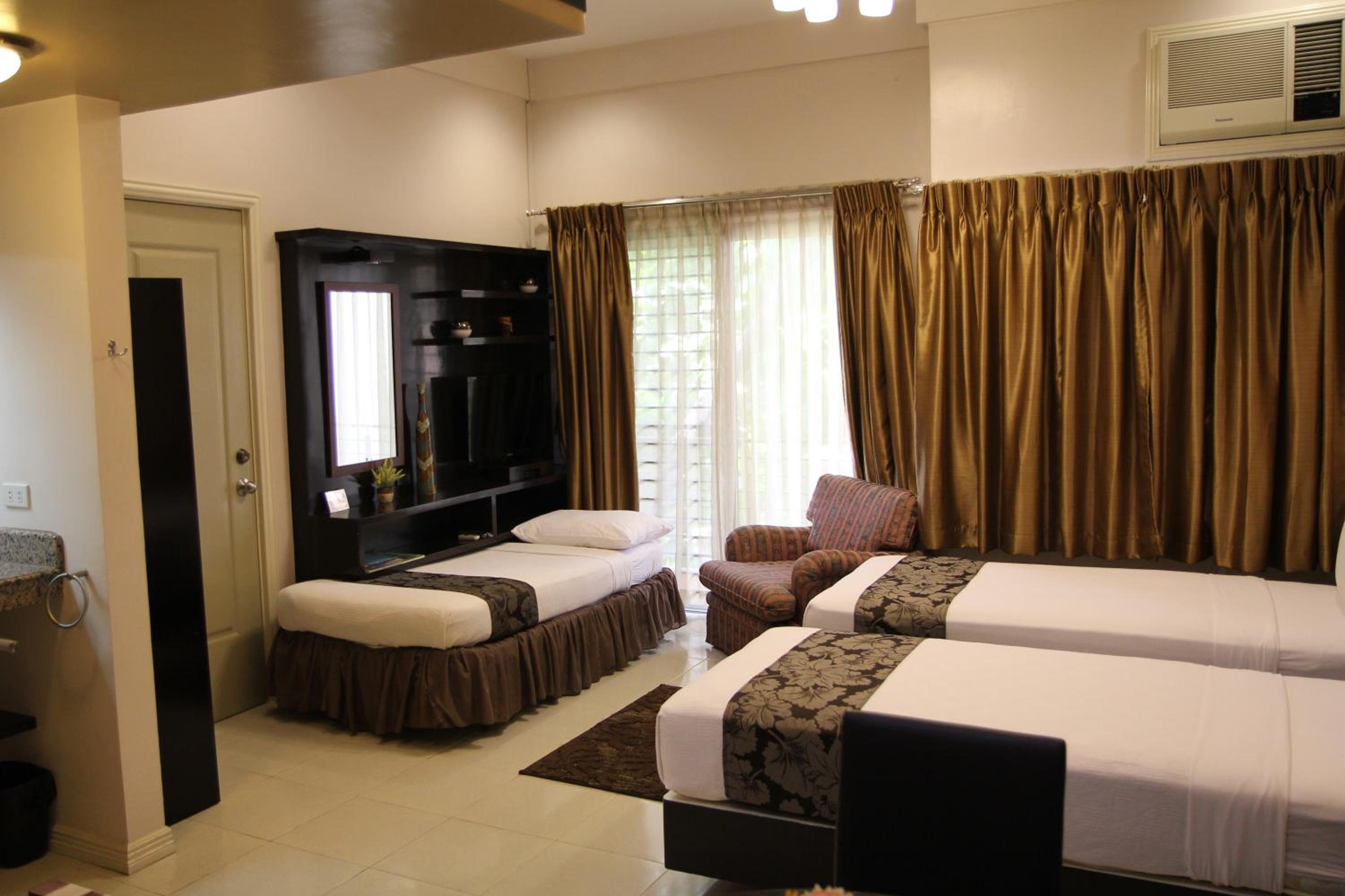 Double Room with Balcony - Photo 19