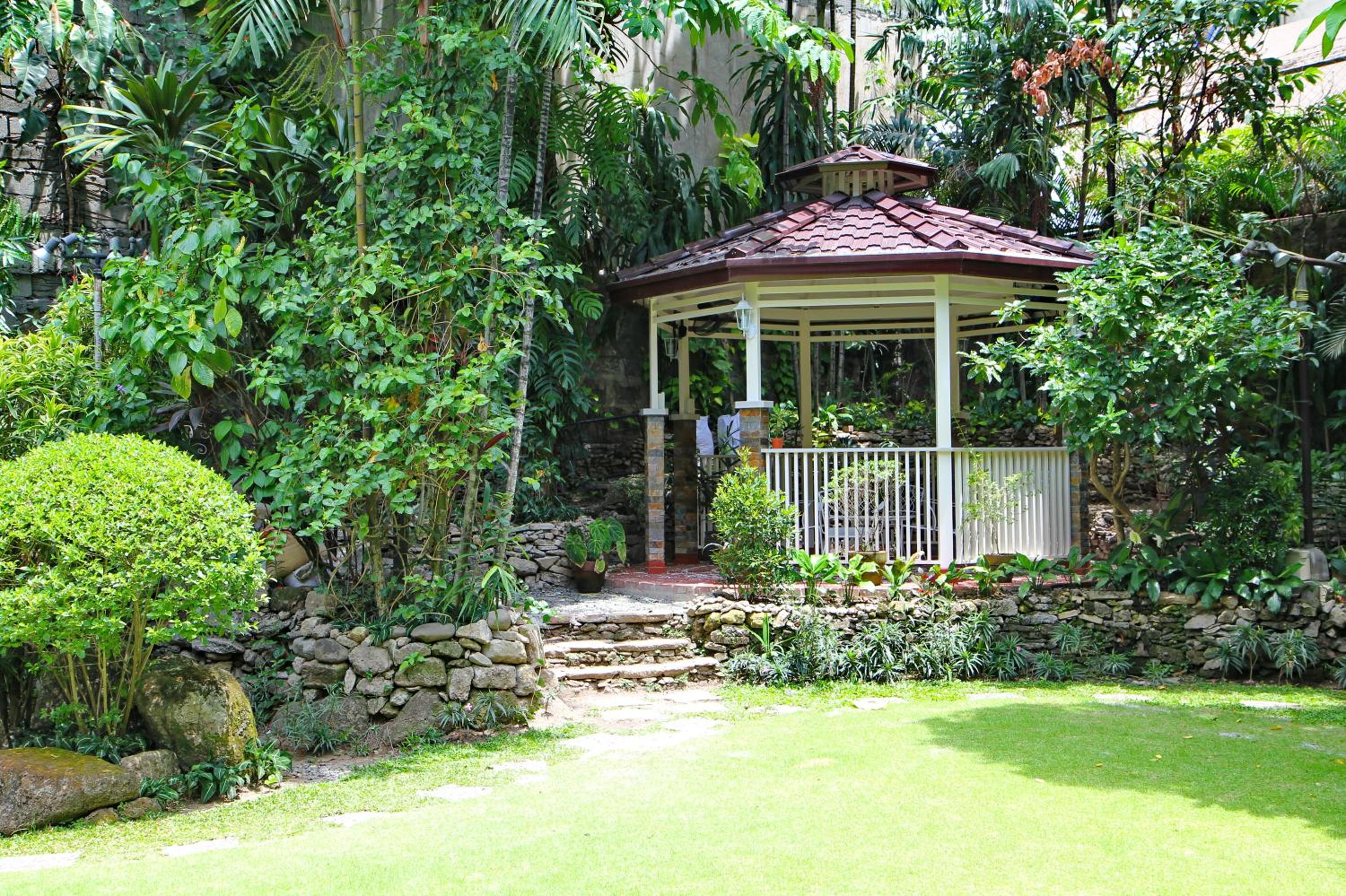 Deluxe Double Room with Balcony - Photo 5