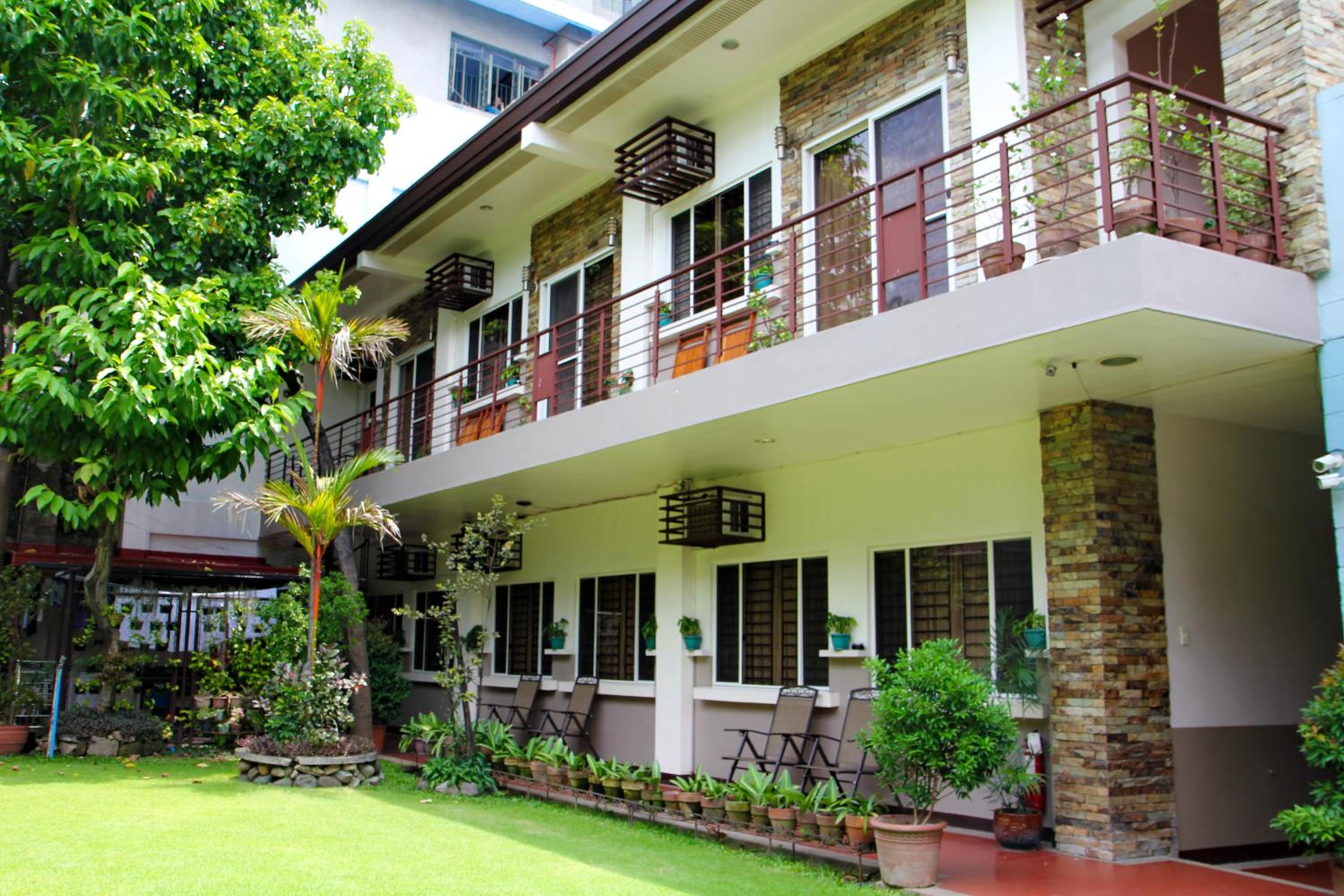 Double Room with Balcony - Photo 11