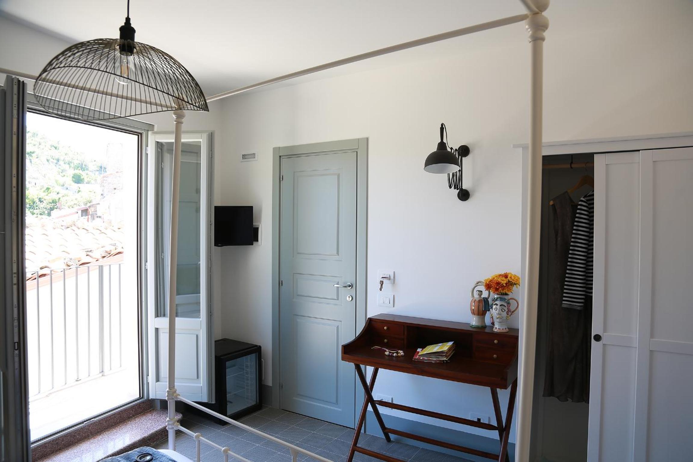 Deluxe King Room photo 1