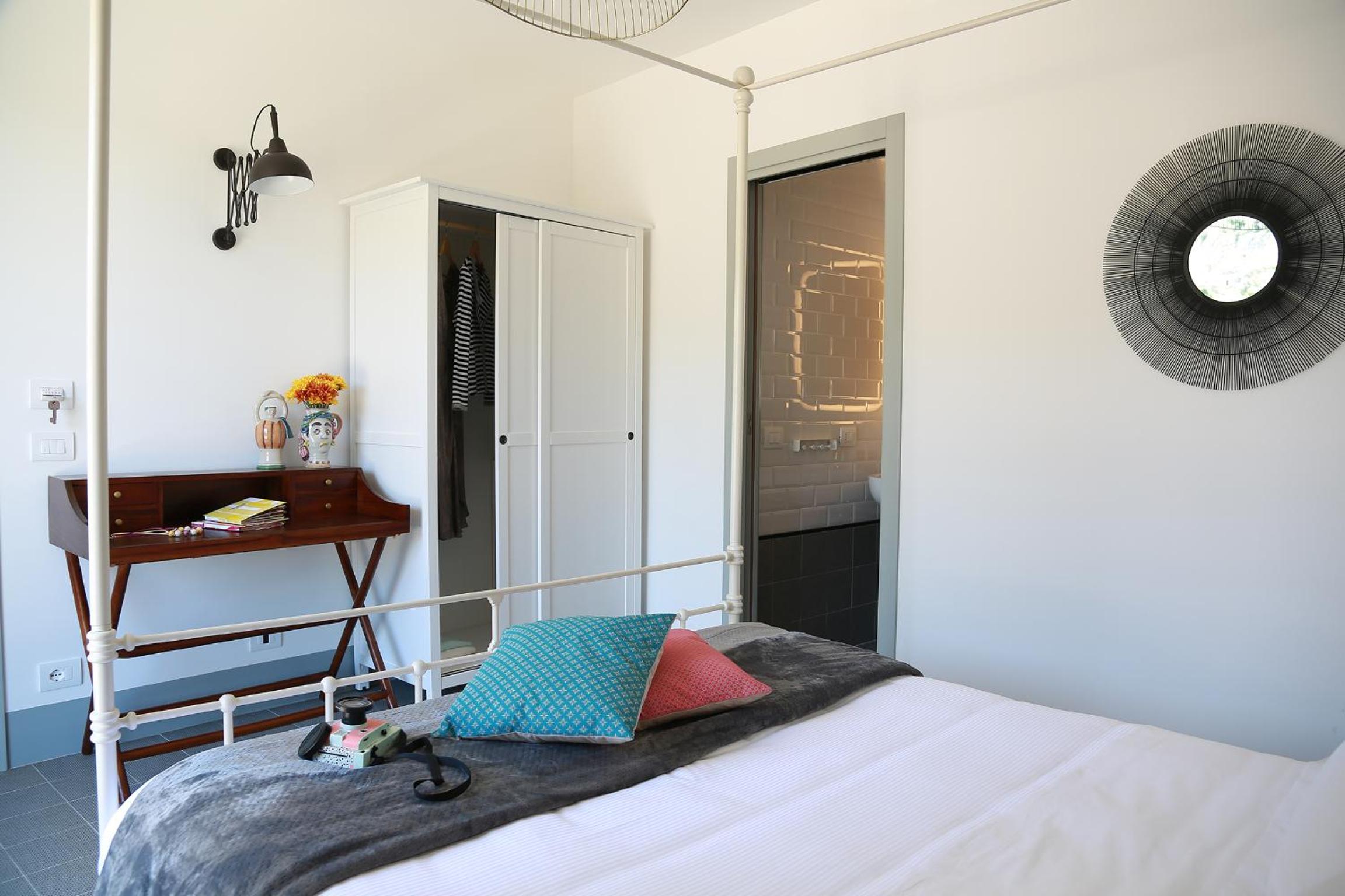 Deluxe King Room photo 2