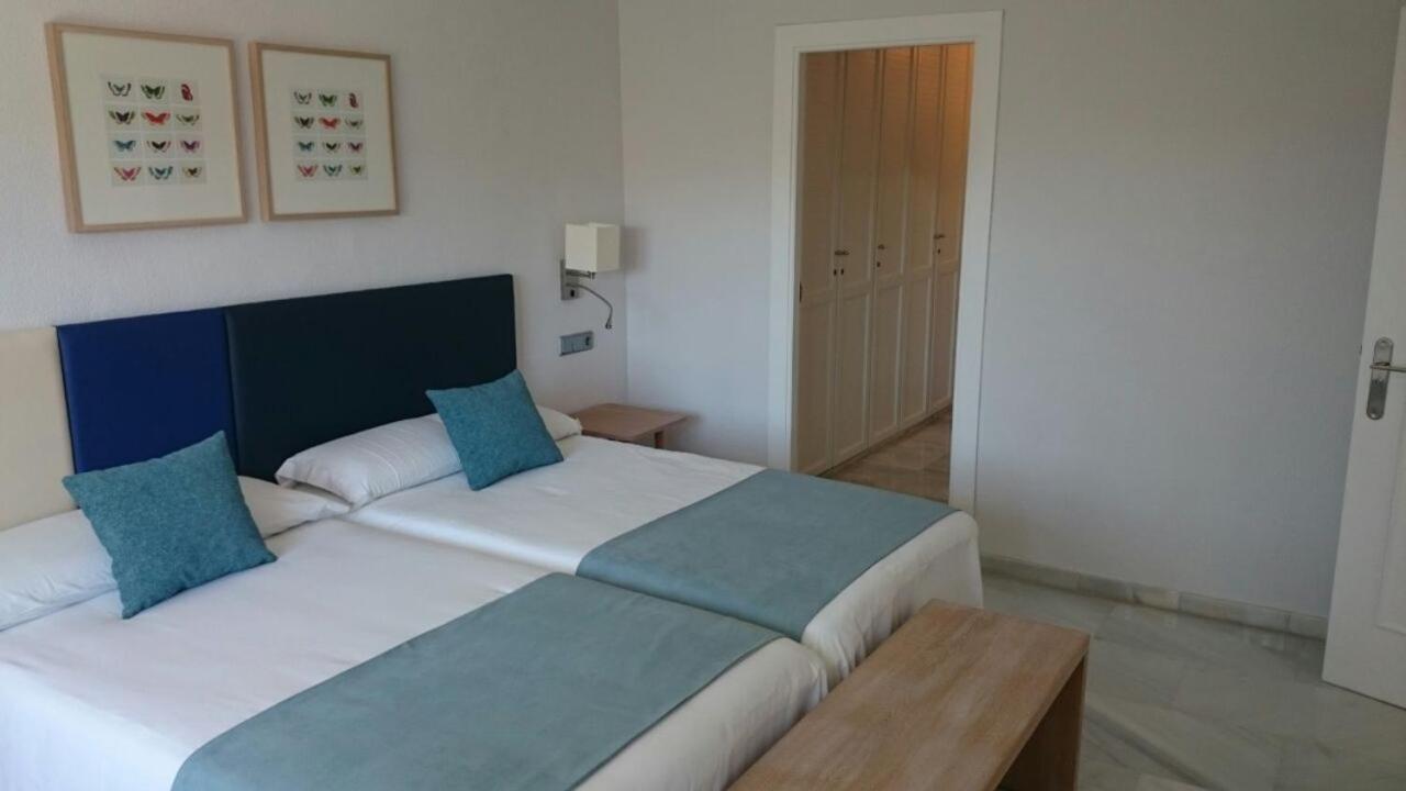 Three-Bedroom Apartment with Sea View - Photo 5