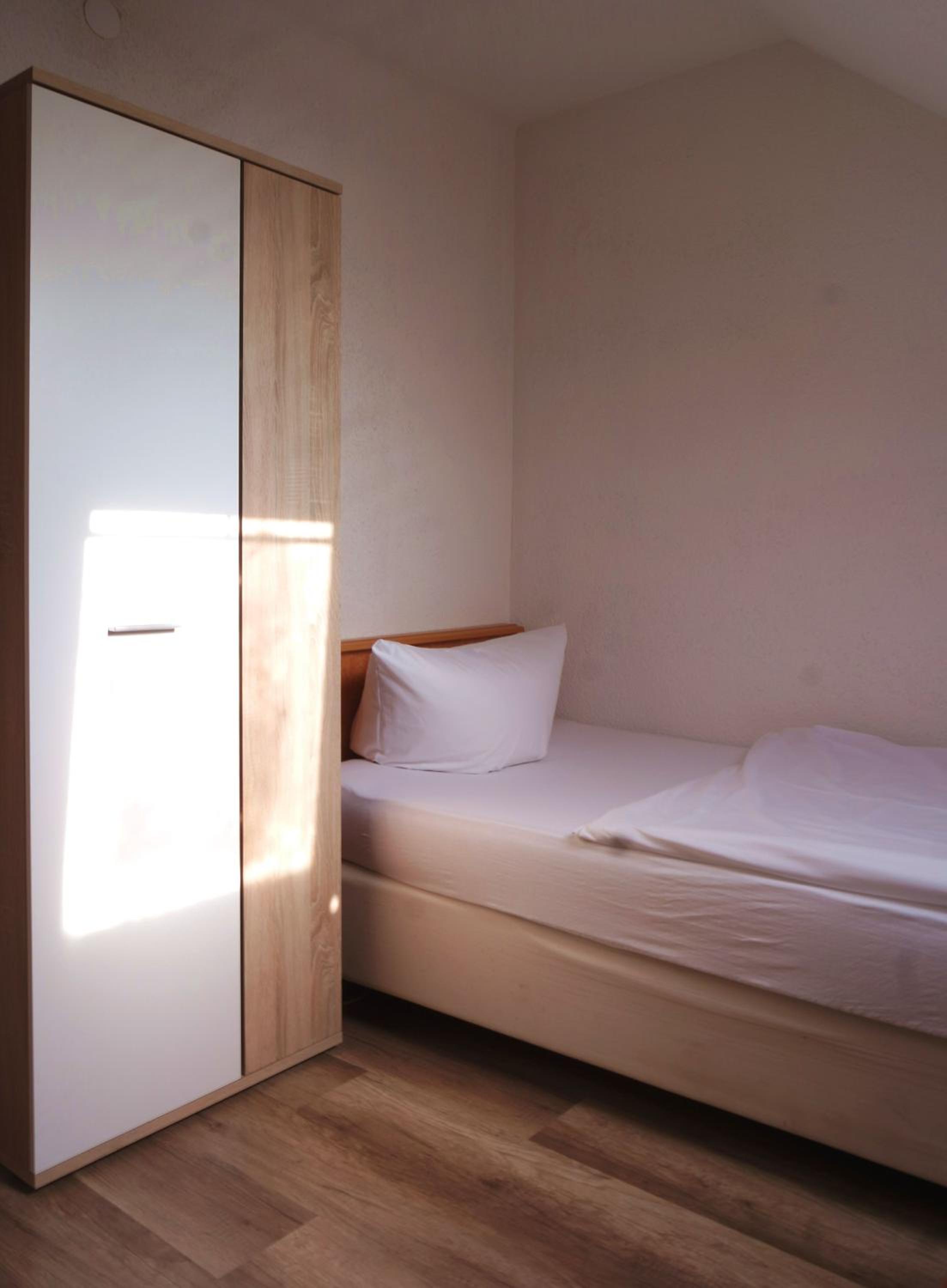 Single Room with Bathroom photo 1