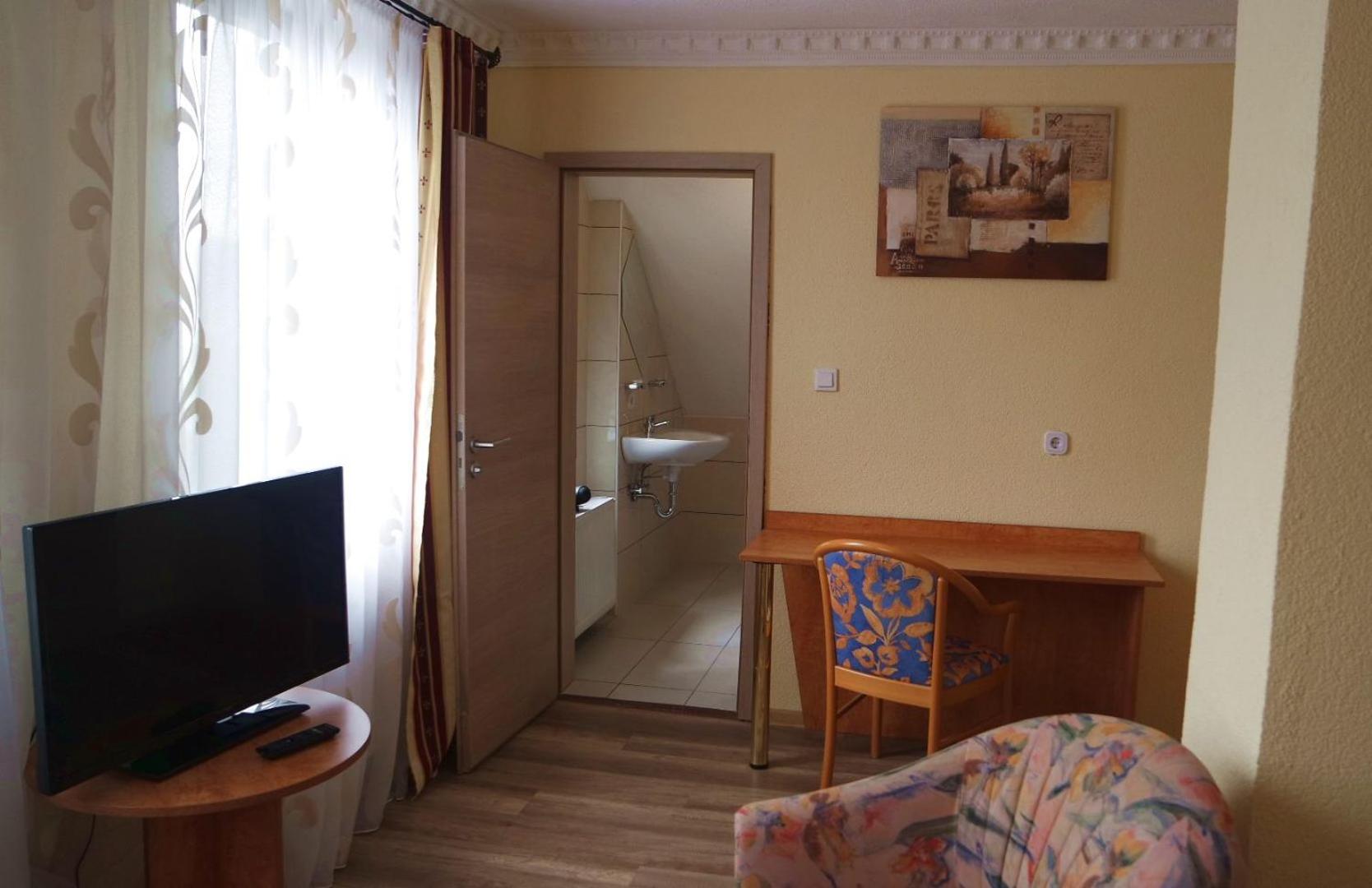 Deluxe Double or Twin Room photo 3