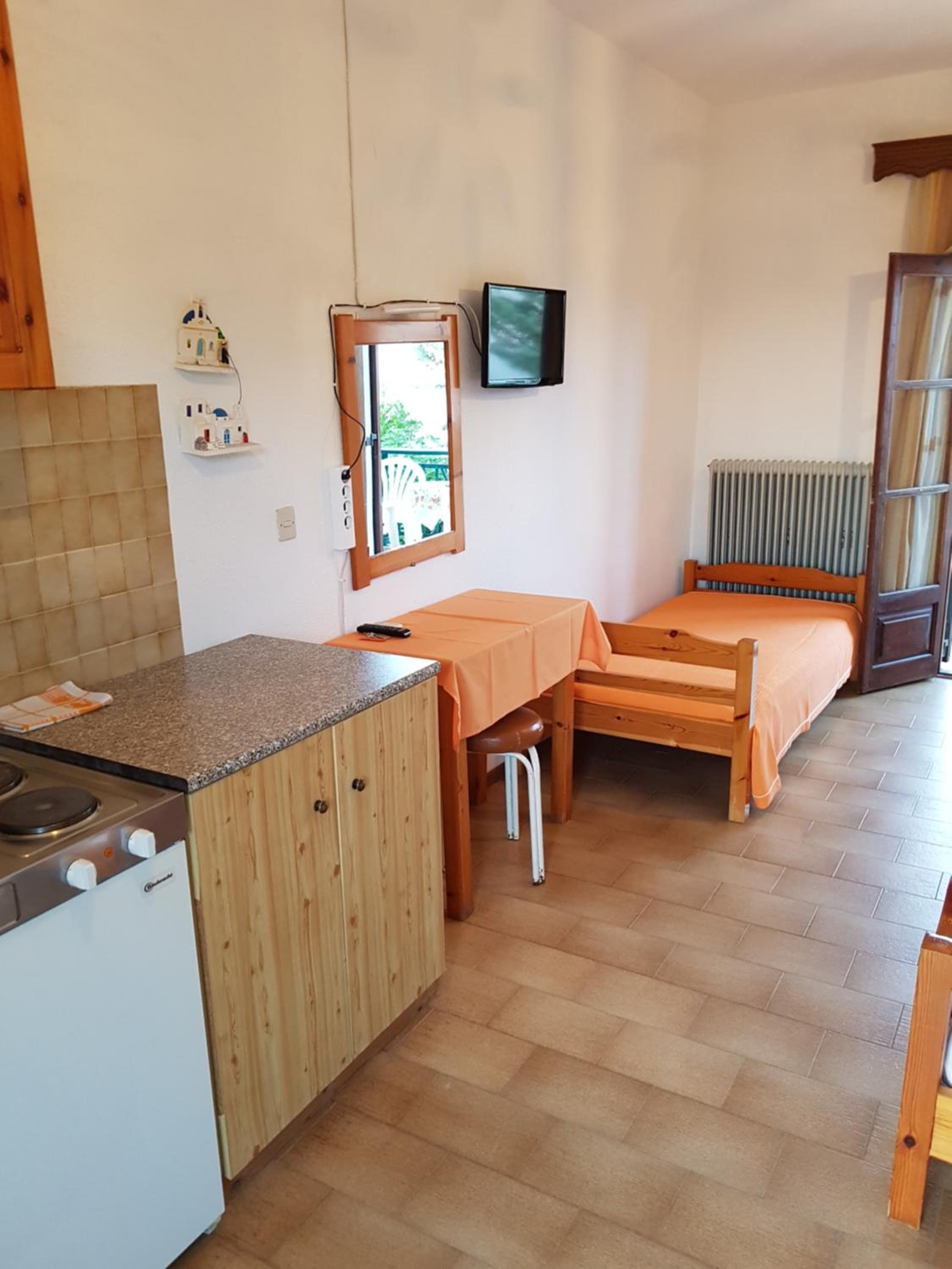 Studio (3 Adults) - Photo 2