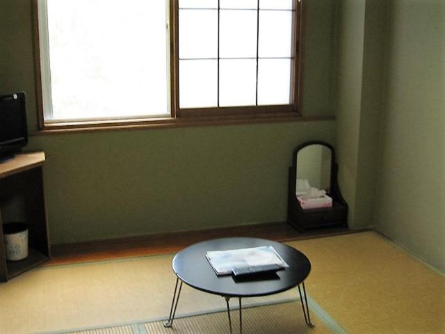 Japanese Style Twin Room with Shared Toilet and Bathroom photo 1