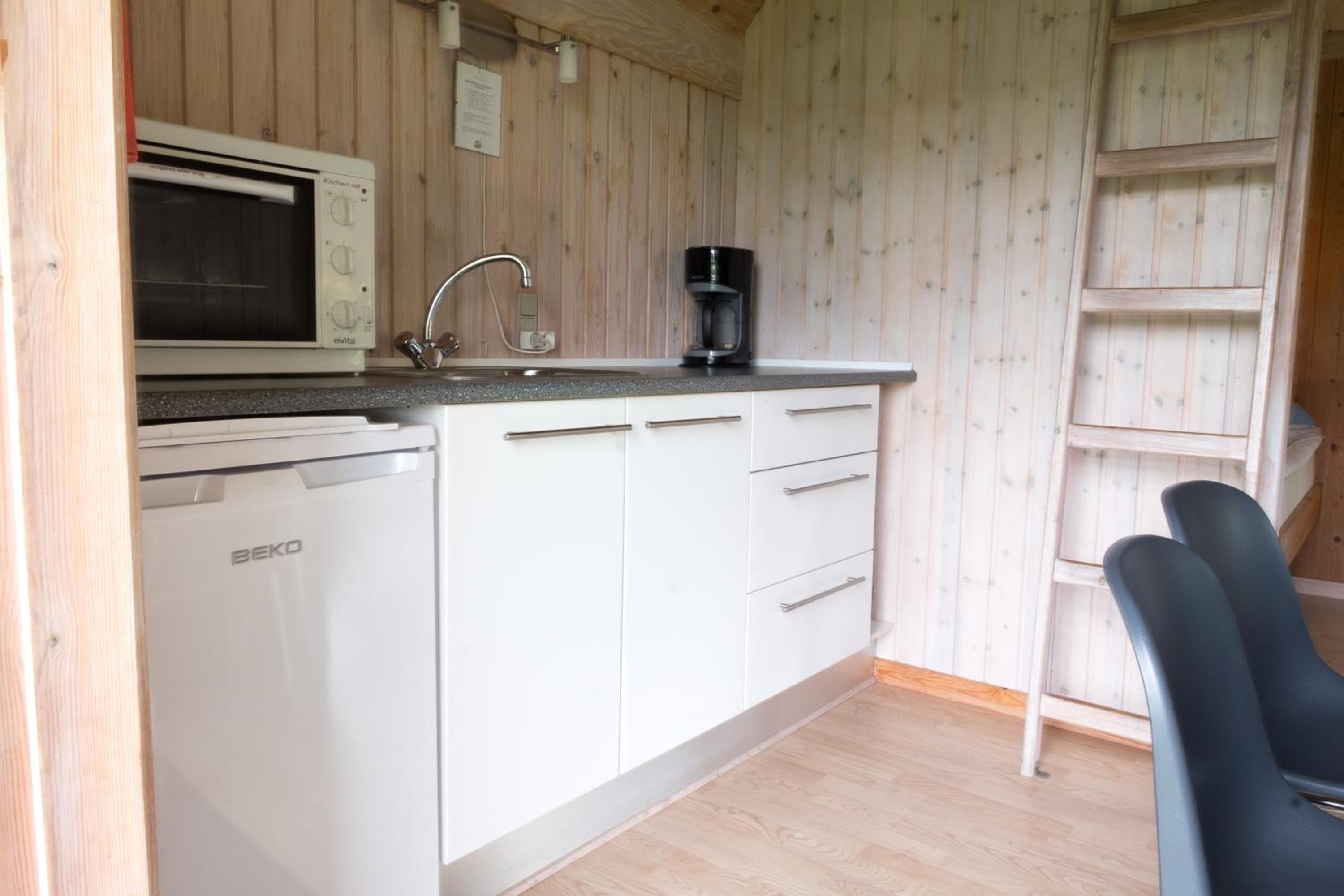 Cottage with Shared Bathroom thumbnail 5