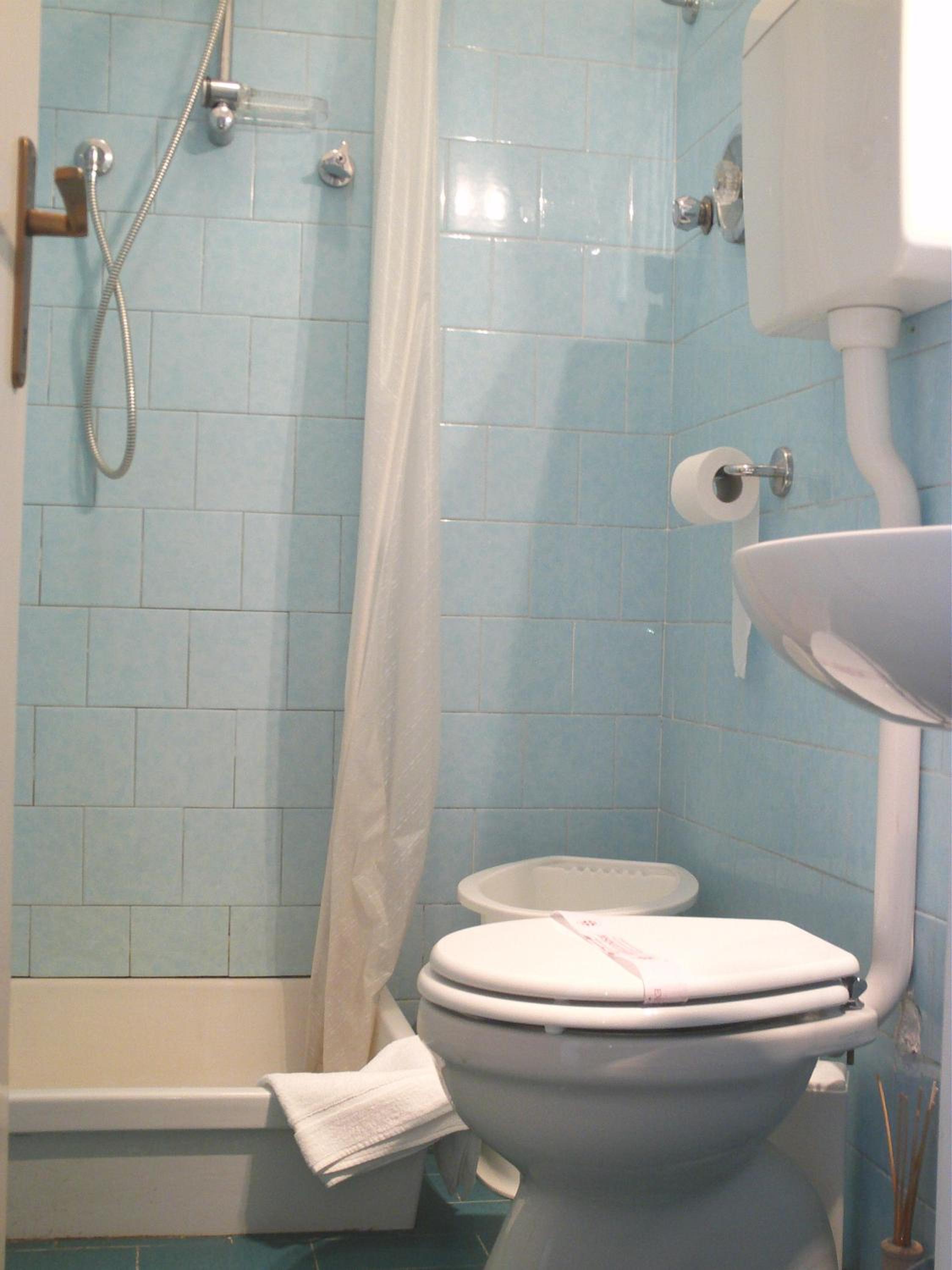 Double or Twin Room - Photo 2