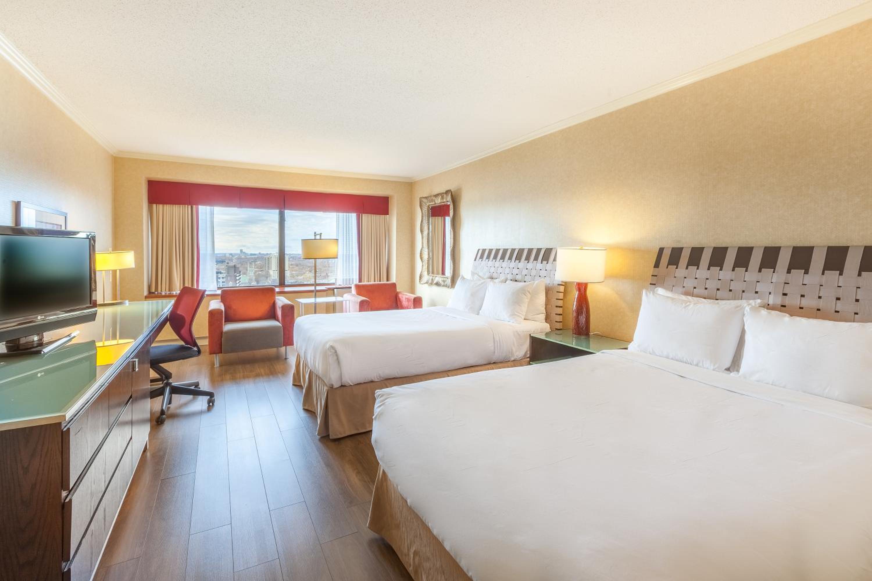 Queen Room with Two Queen Beds - Photo 4