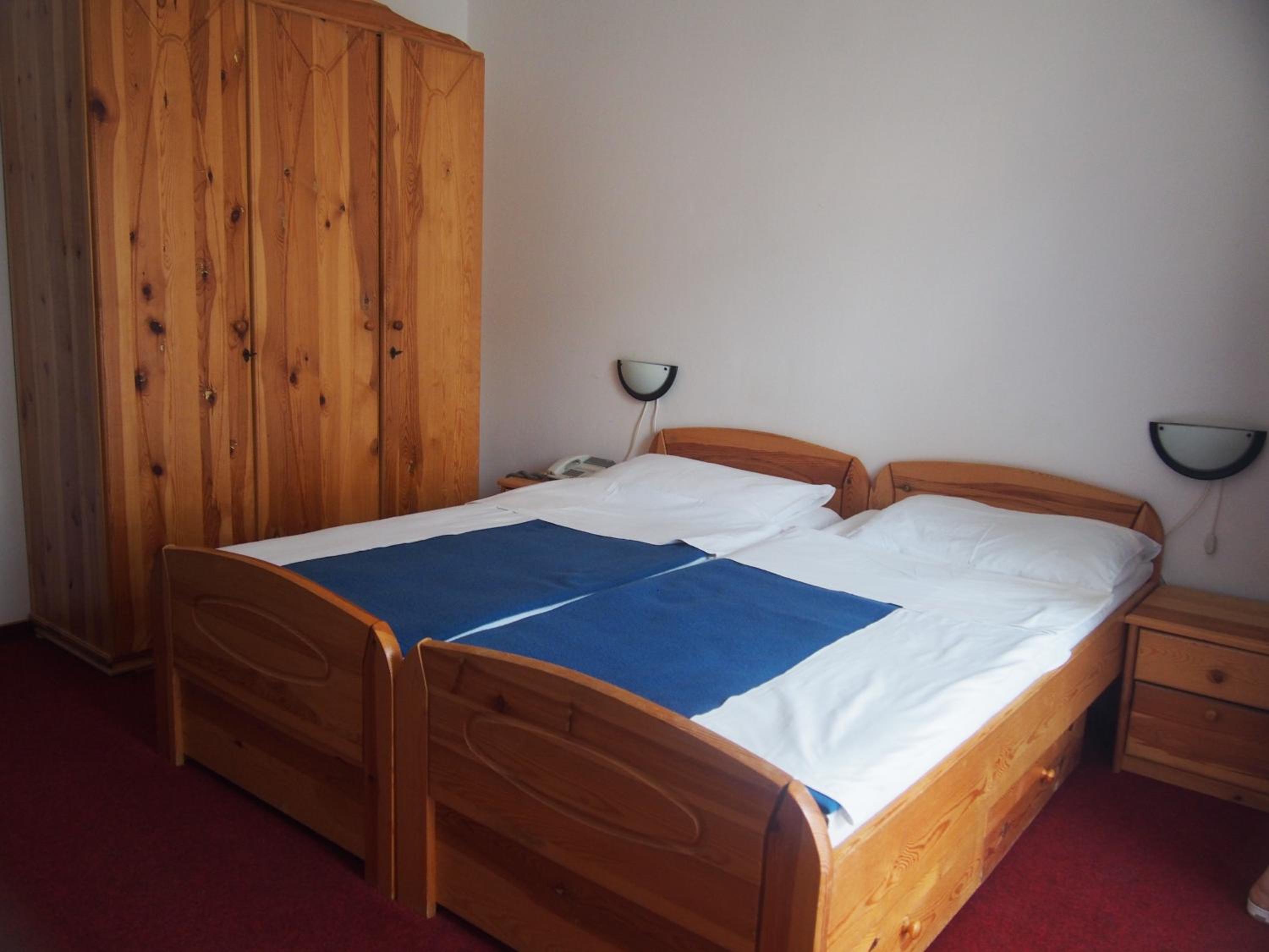 Twin Room with Balcony - Photo 3
