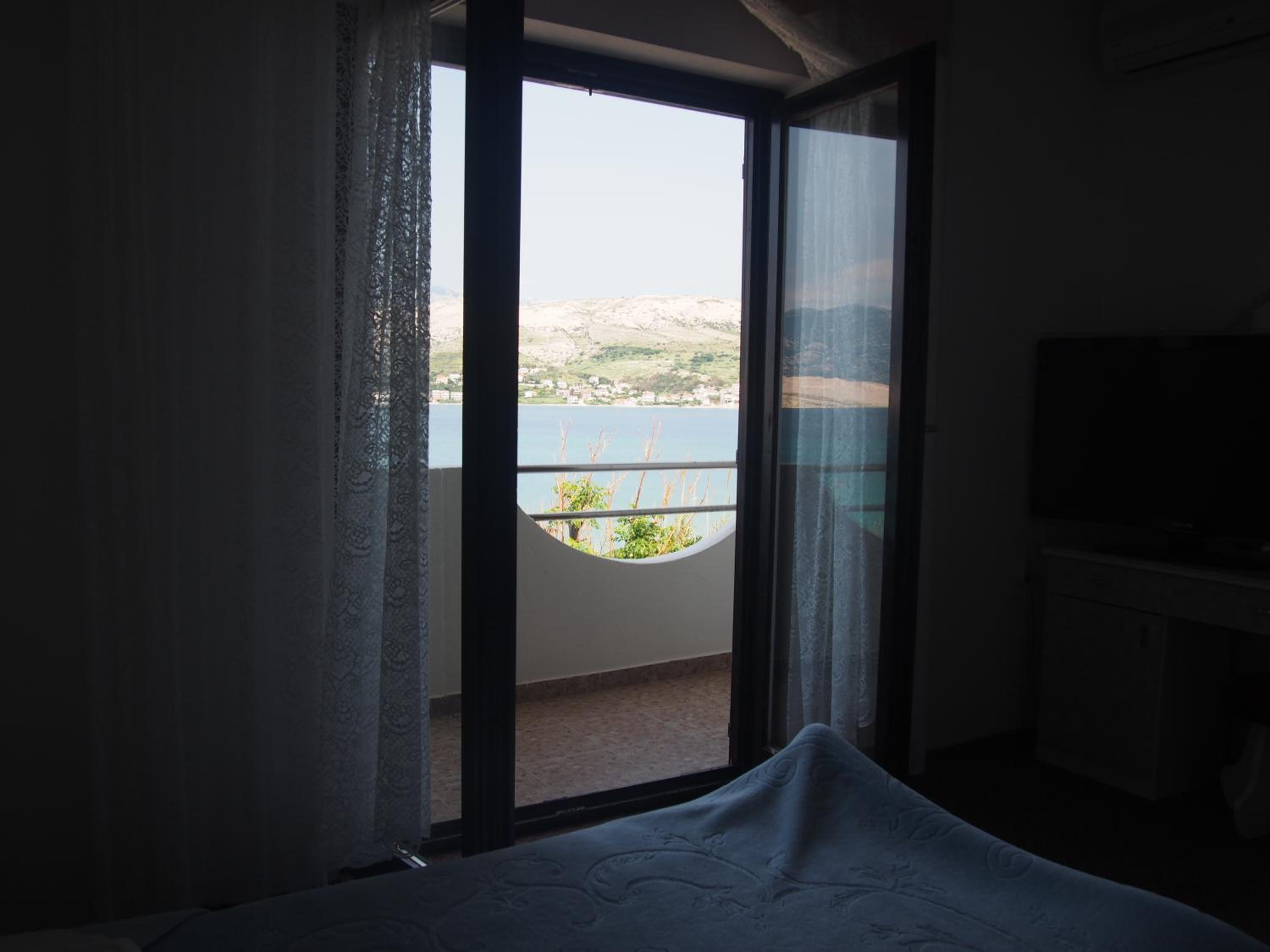 Double Room with Balcony and Sea View - Photo 9