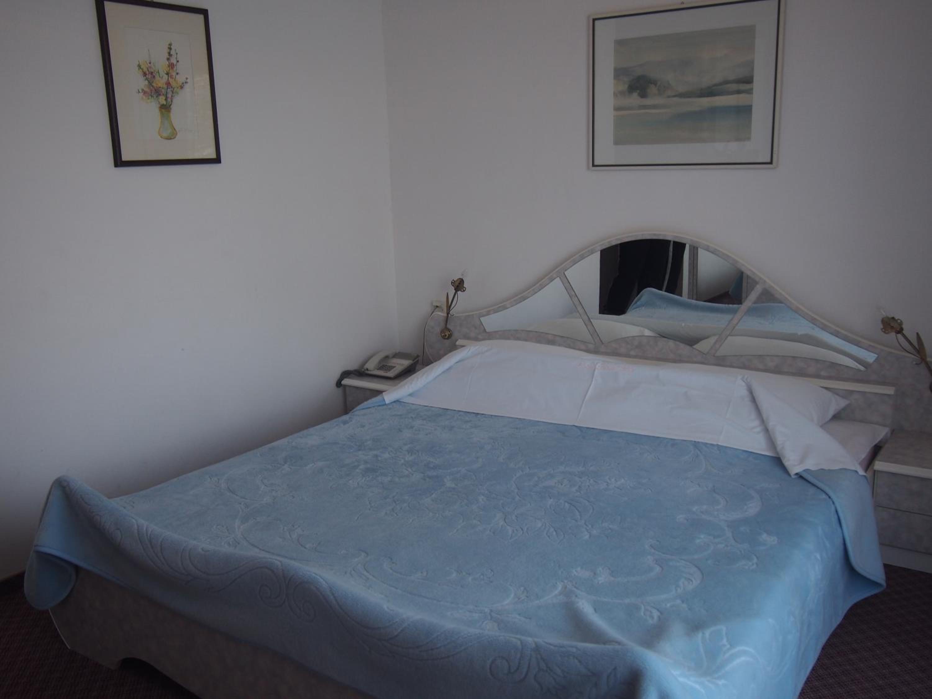 Double Room with Balcony and Sea View - Photo 11