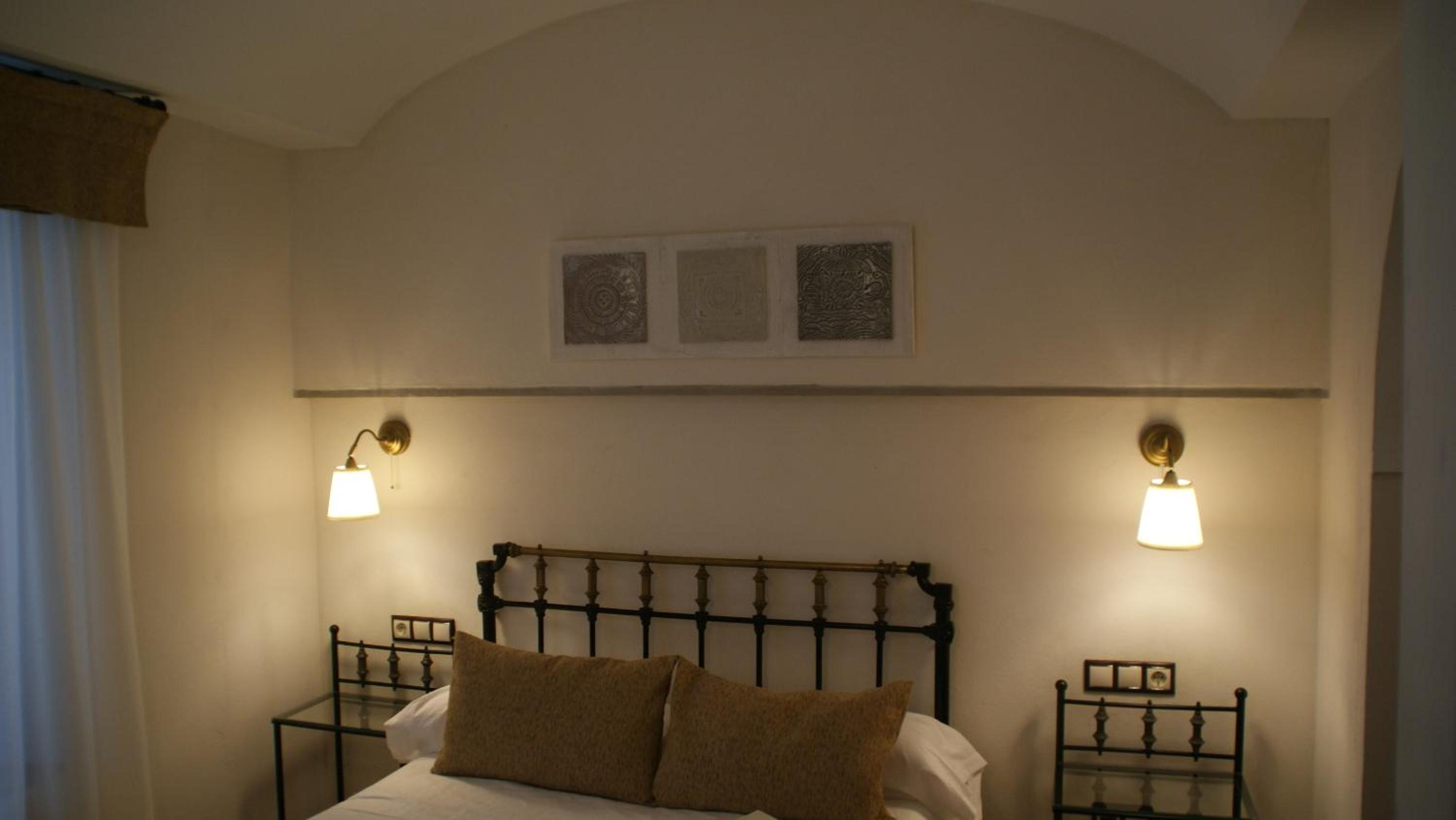 Queen Room - Disability Access photo 3