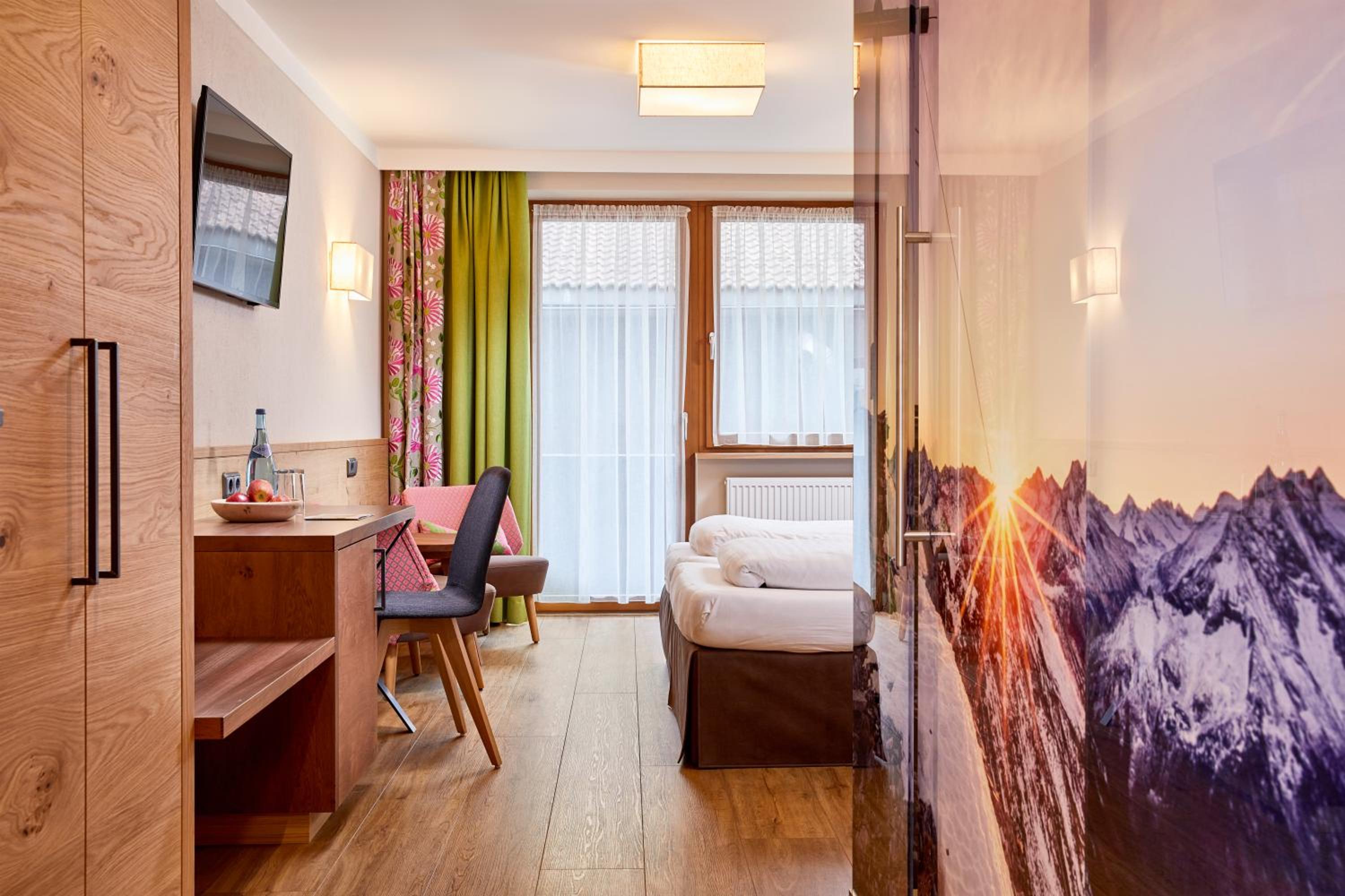 Double Room with Balcony - Photo 2