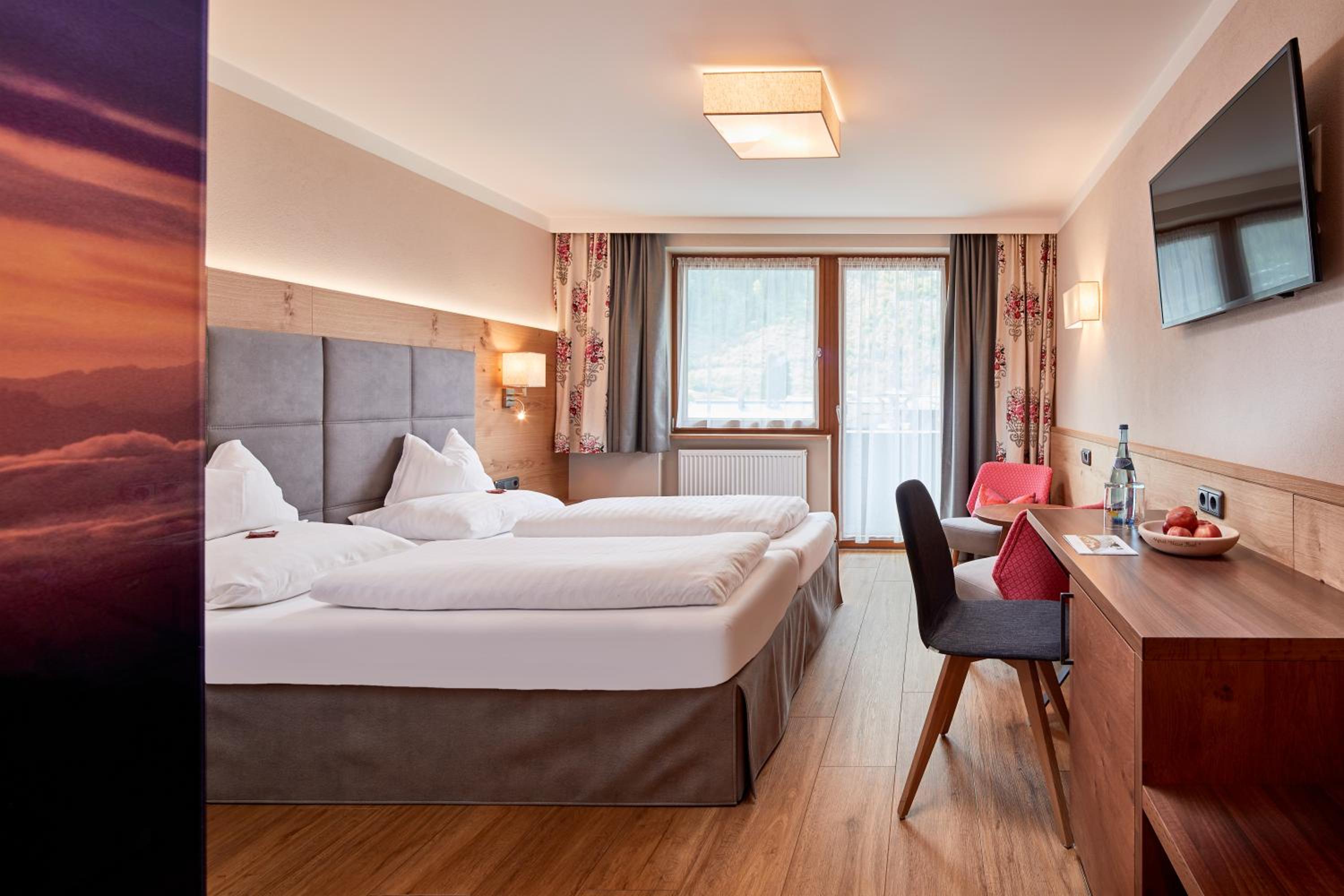 Double Room with Balcony - Photo 1