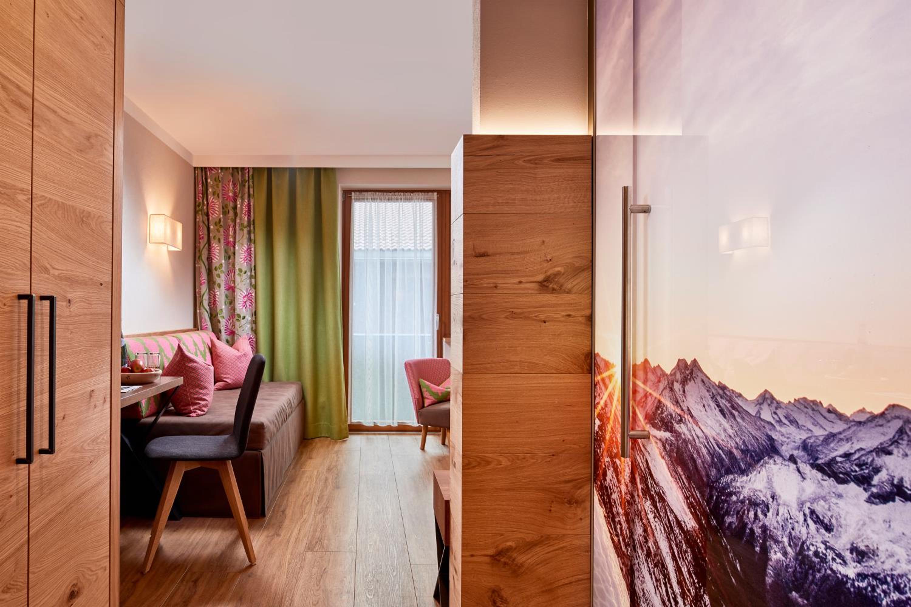 Double Room with Balcony - Photo 4