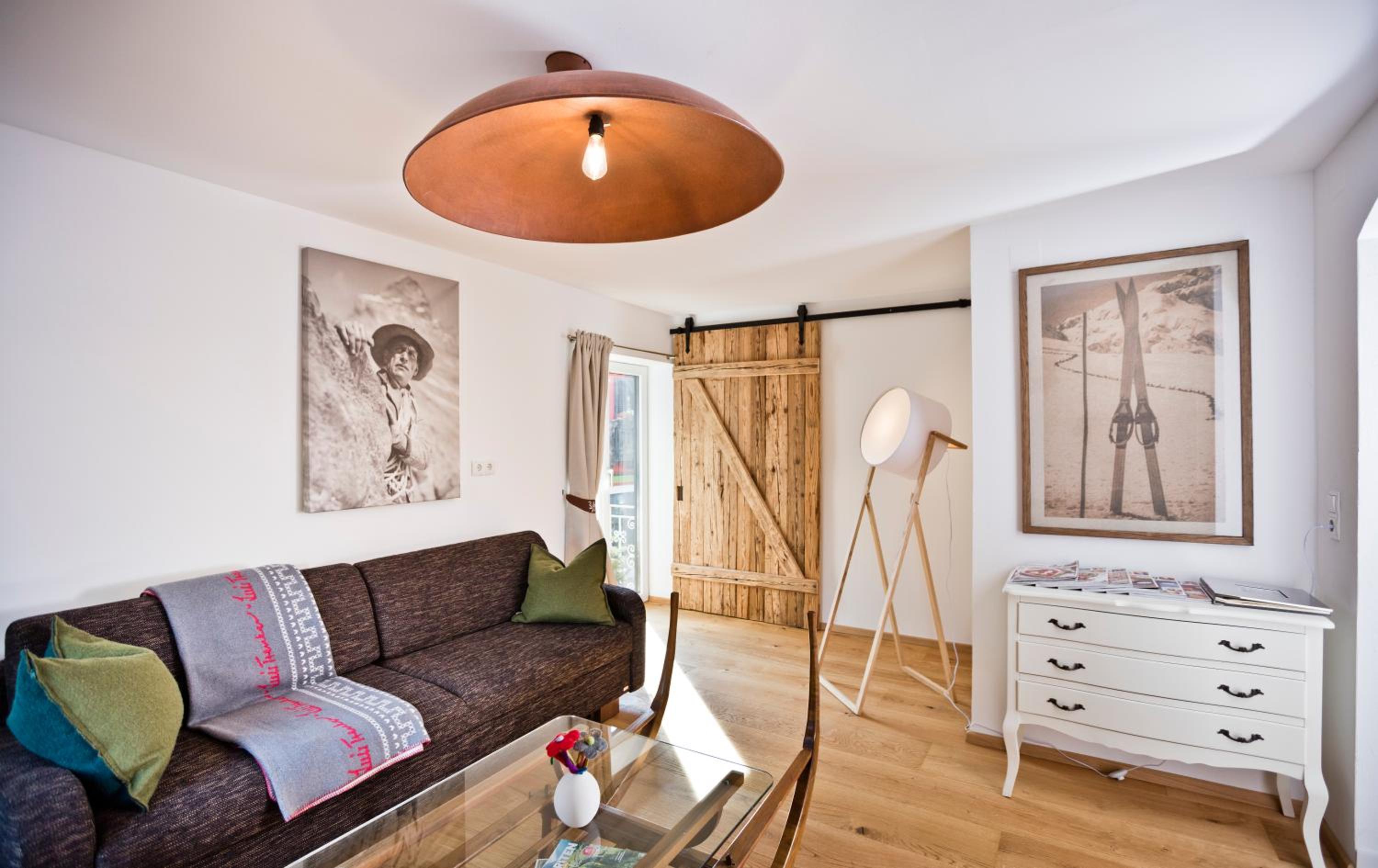 Studio Apartment - Photo 1