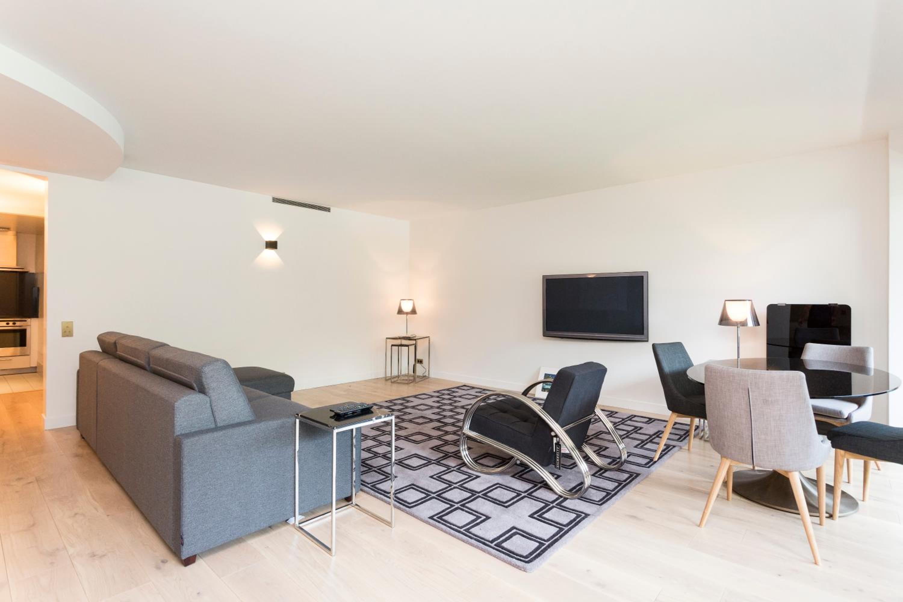 Apartment photo 2