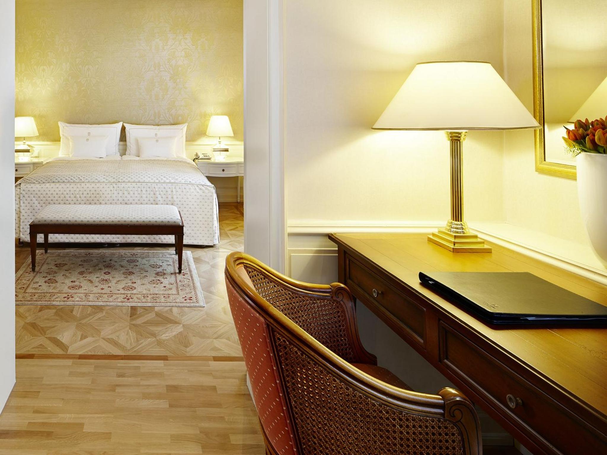 Junior Suite Apartment -> Junior Suite Apartment