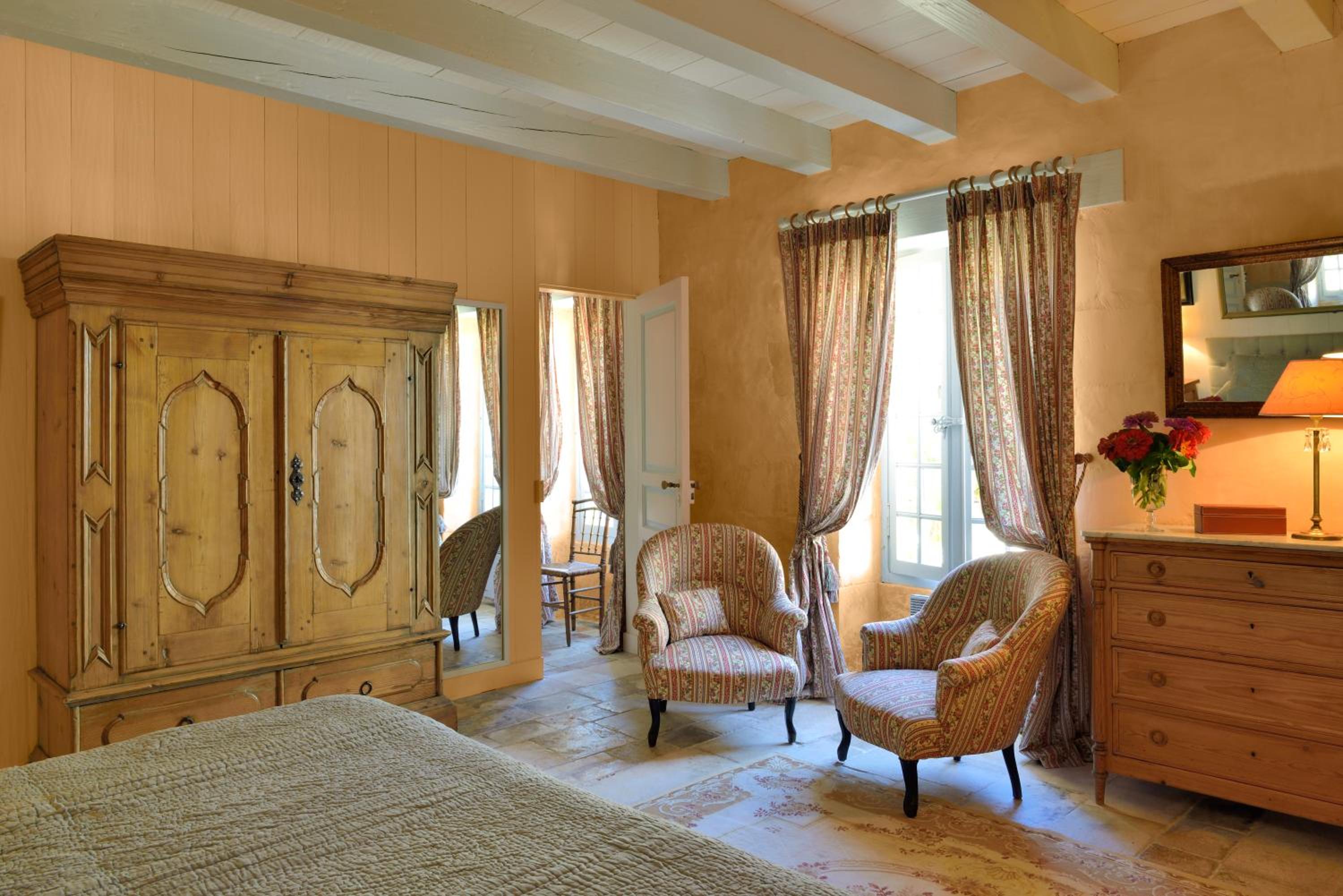 Deluxe Family Suite photo 1
