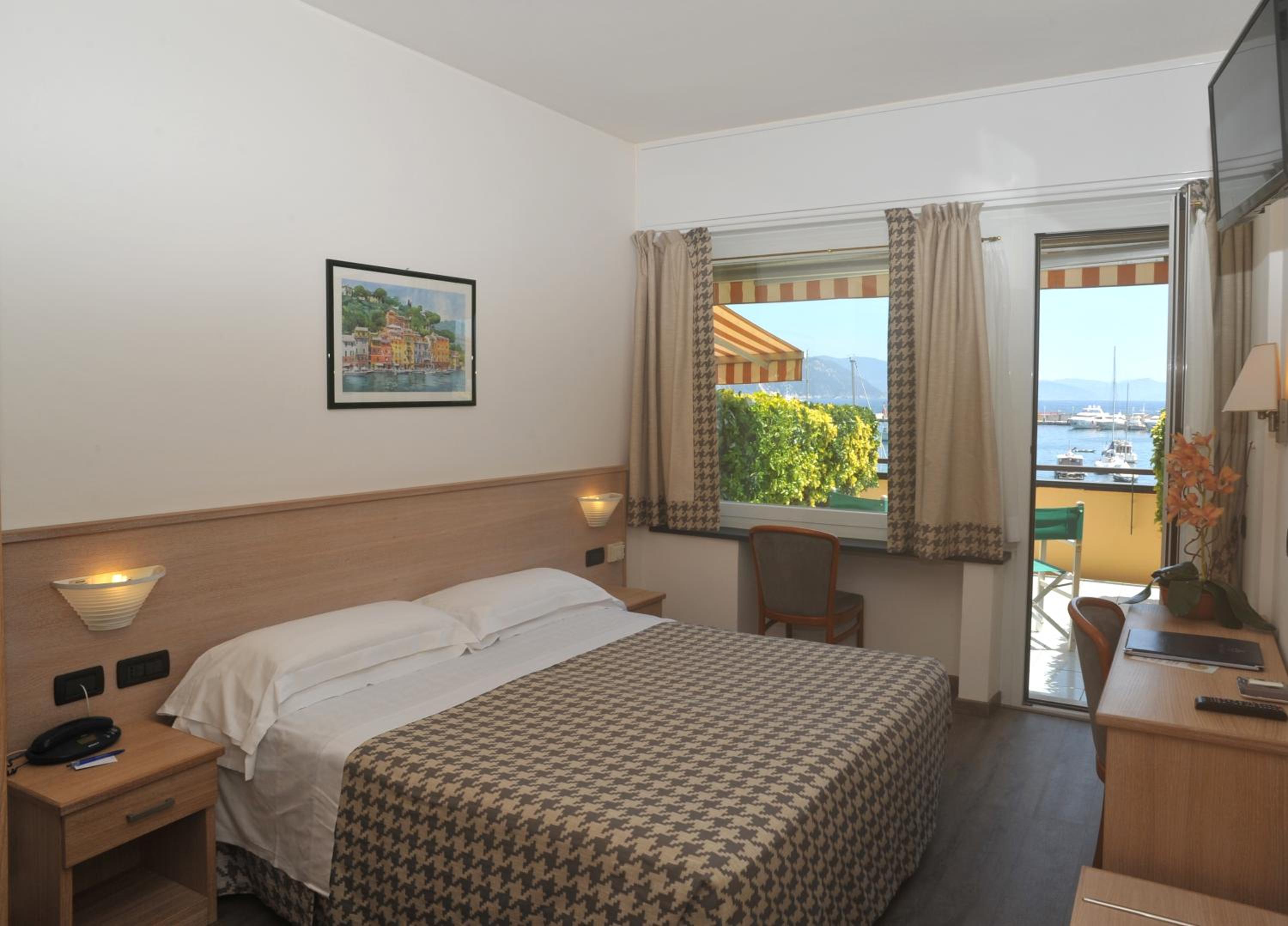 Double or Twin Room with Balcony and Sea View - Photo 1