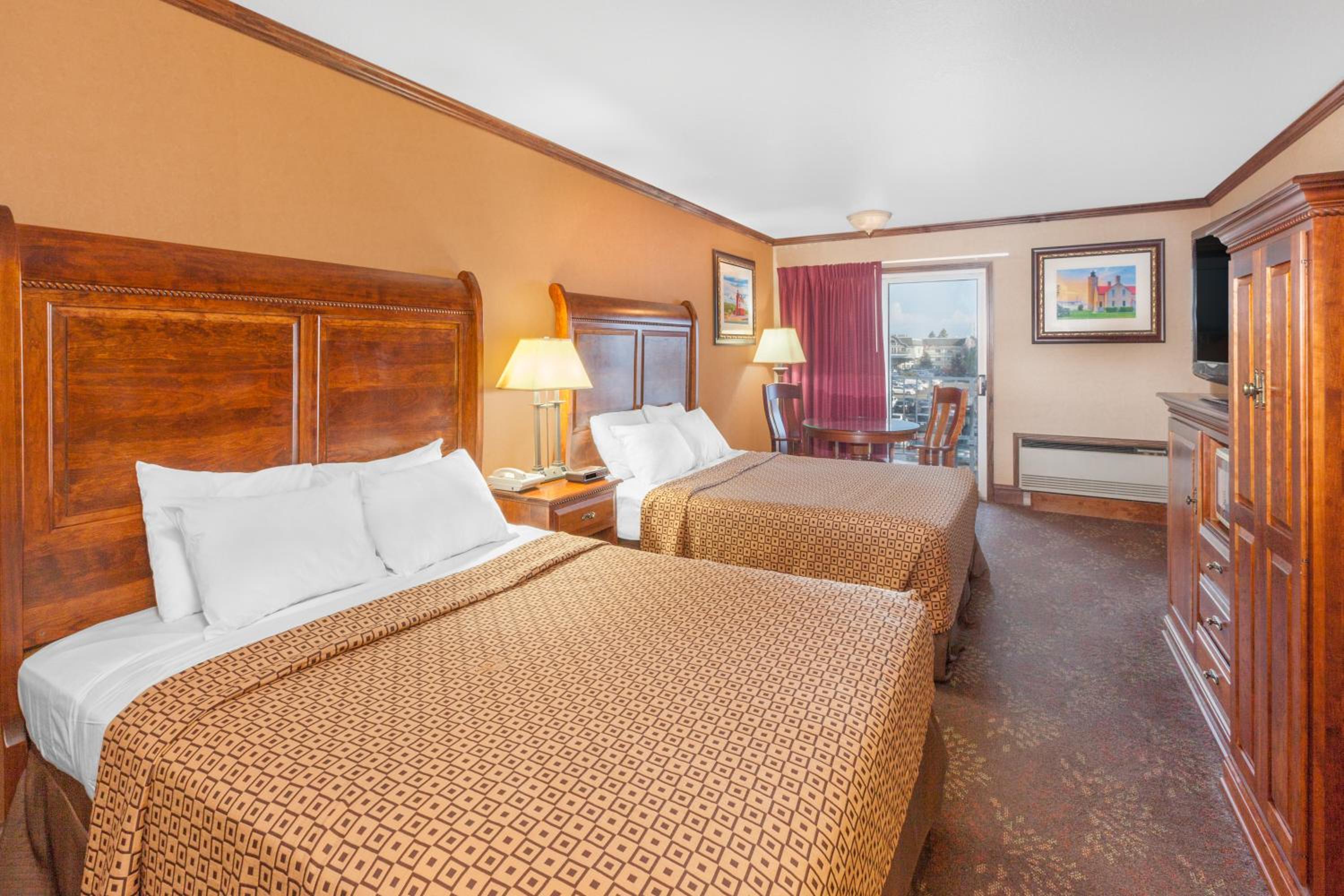 Deluxe King Suite - Photo 2