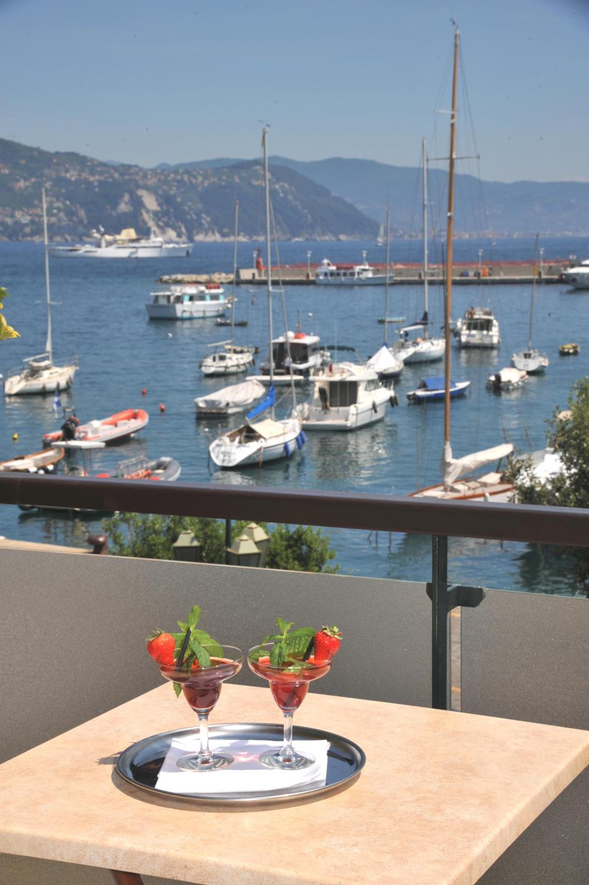 Double or Twin Room with Balcony and Sea View - Photo 6