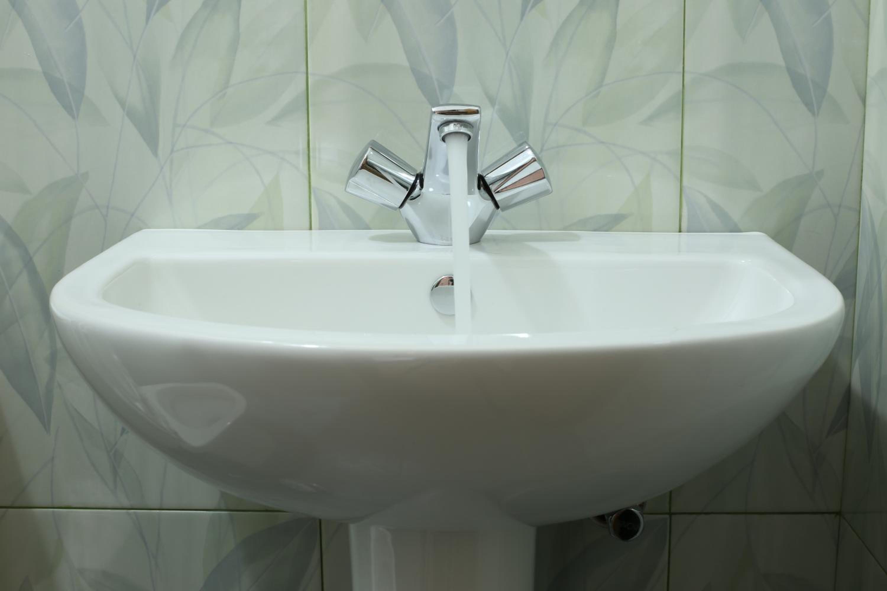 Small Double Room with attached bathroom  photo 3